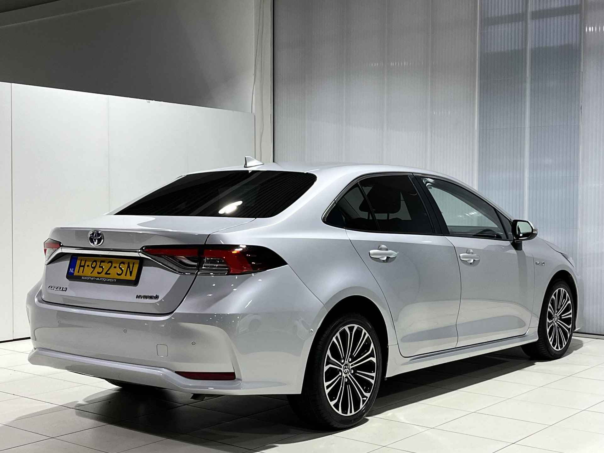 Toyota Corolla 1.8 Hybrid Style | 1e eigenaar | 100% onderhouden | Parkeerassistent | Stoelverwarming | Navigatie - 13/41