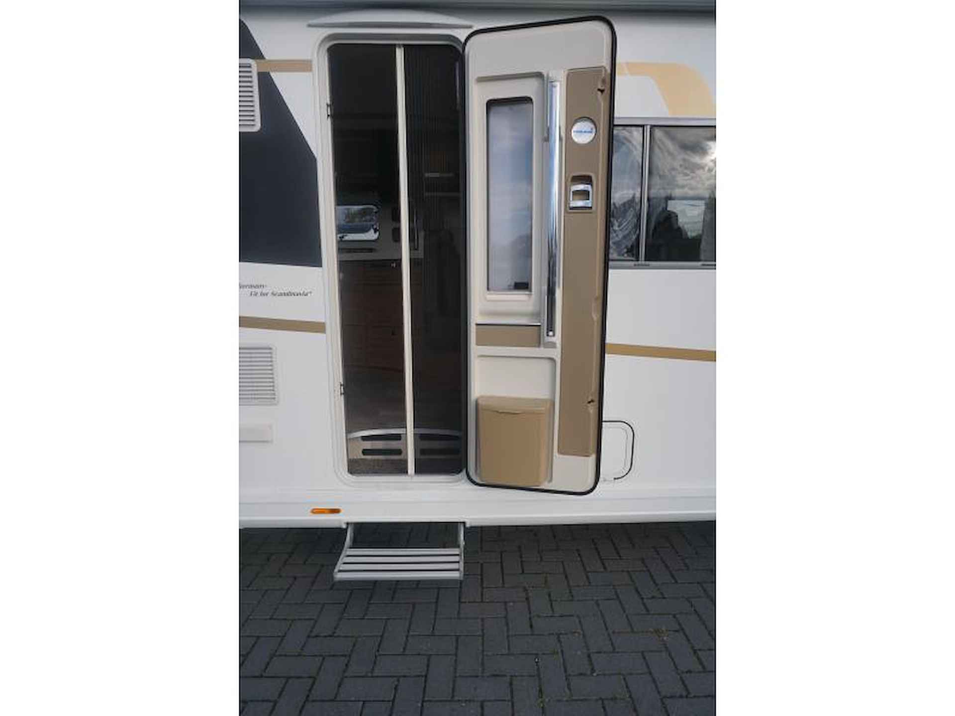 Eura Mobil Integra 890 QB !!VERKOCHT!! - 7/25