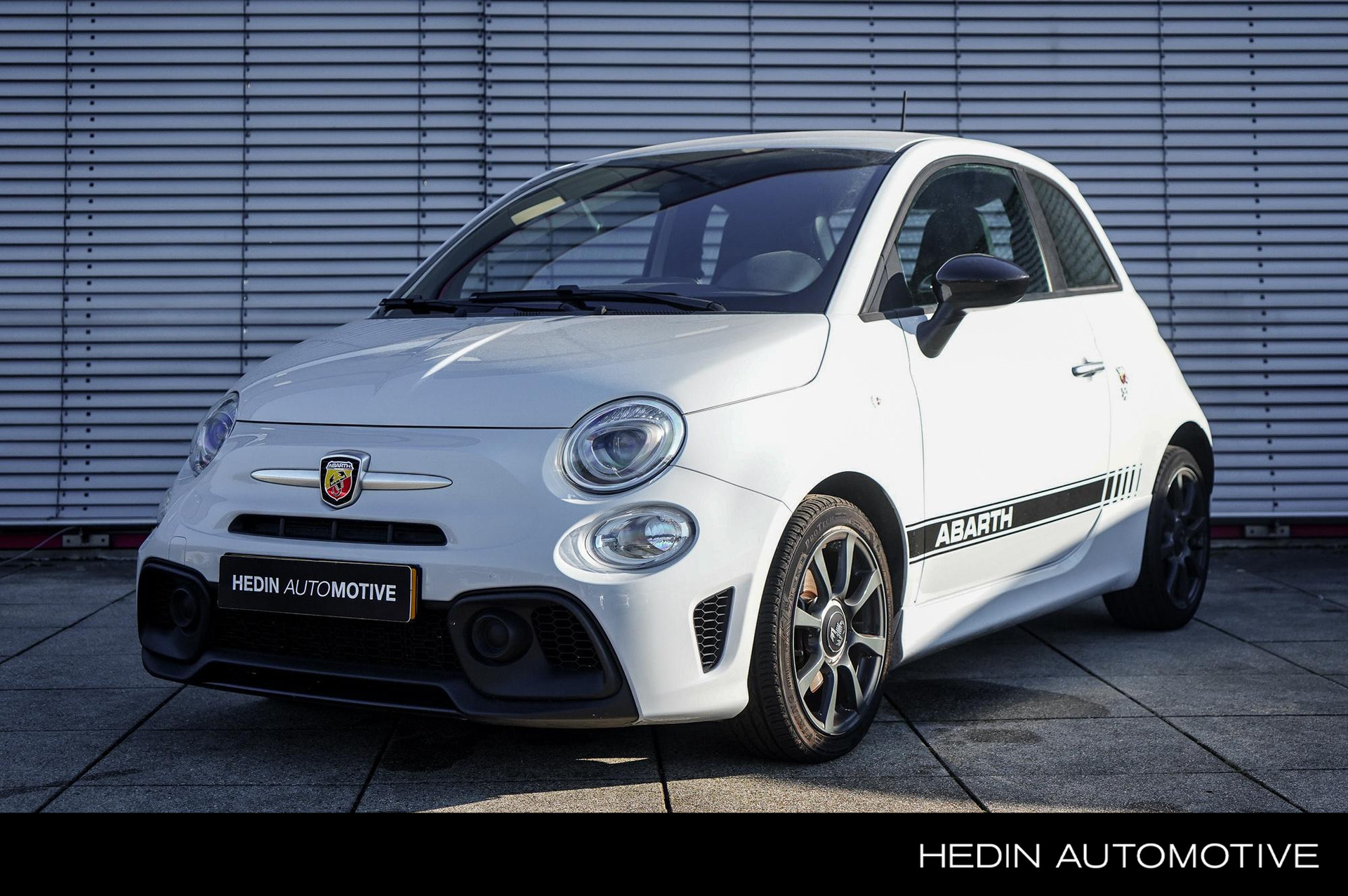 Abarth 595 1.4 T-Jet Turbo | Navigatie, DAB, Bluetooth & AppleCarplay/AndroidAuto | Parkeersensoren | Licht- en Regensensor | Digitale teller | 16'' Velgen