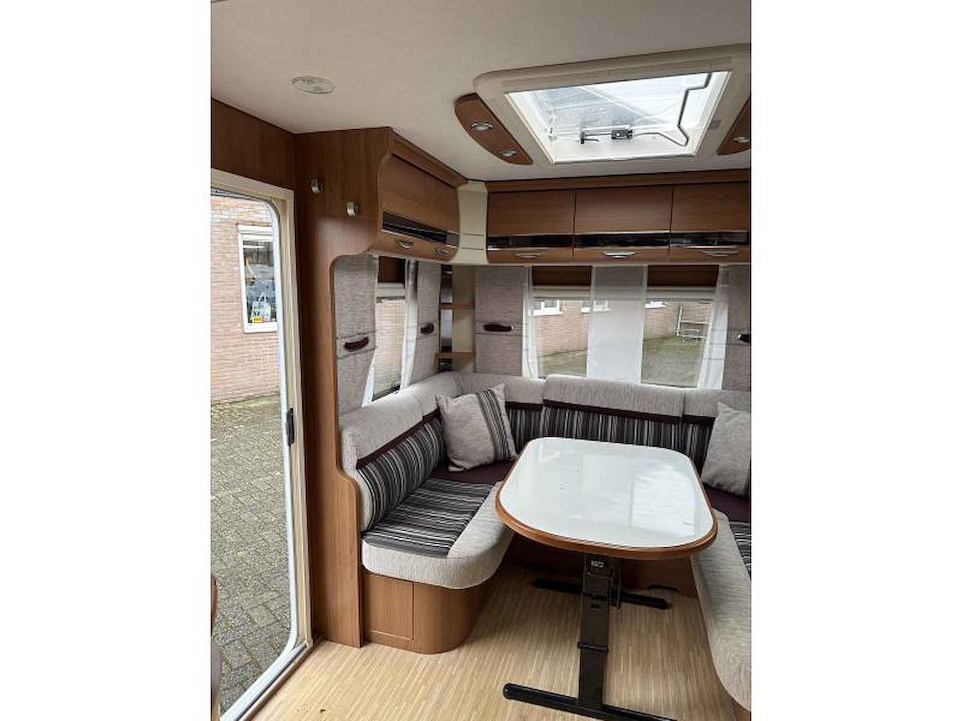 LMC Maestro 550 D ROYALE CARAVAN + MOV - 11/25