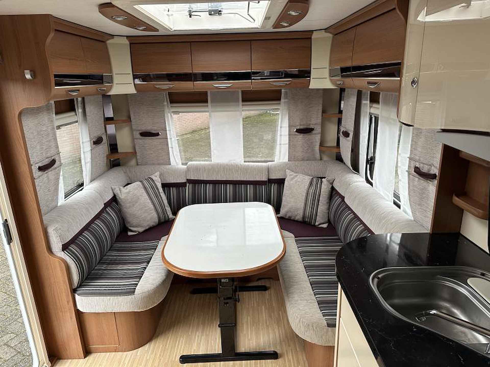 LMC Maestro 550 D ROYALE CARAVAN + MOV - 12/25