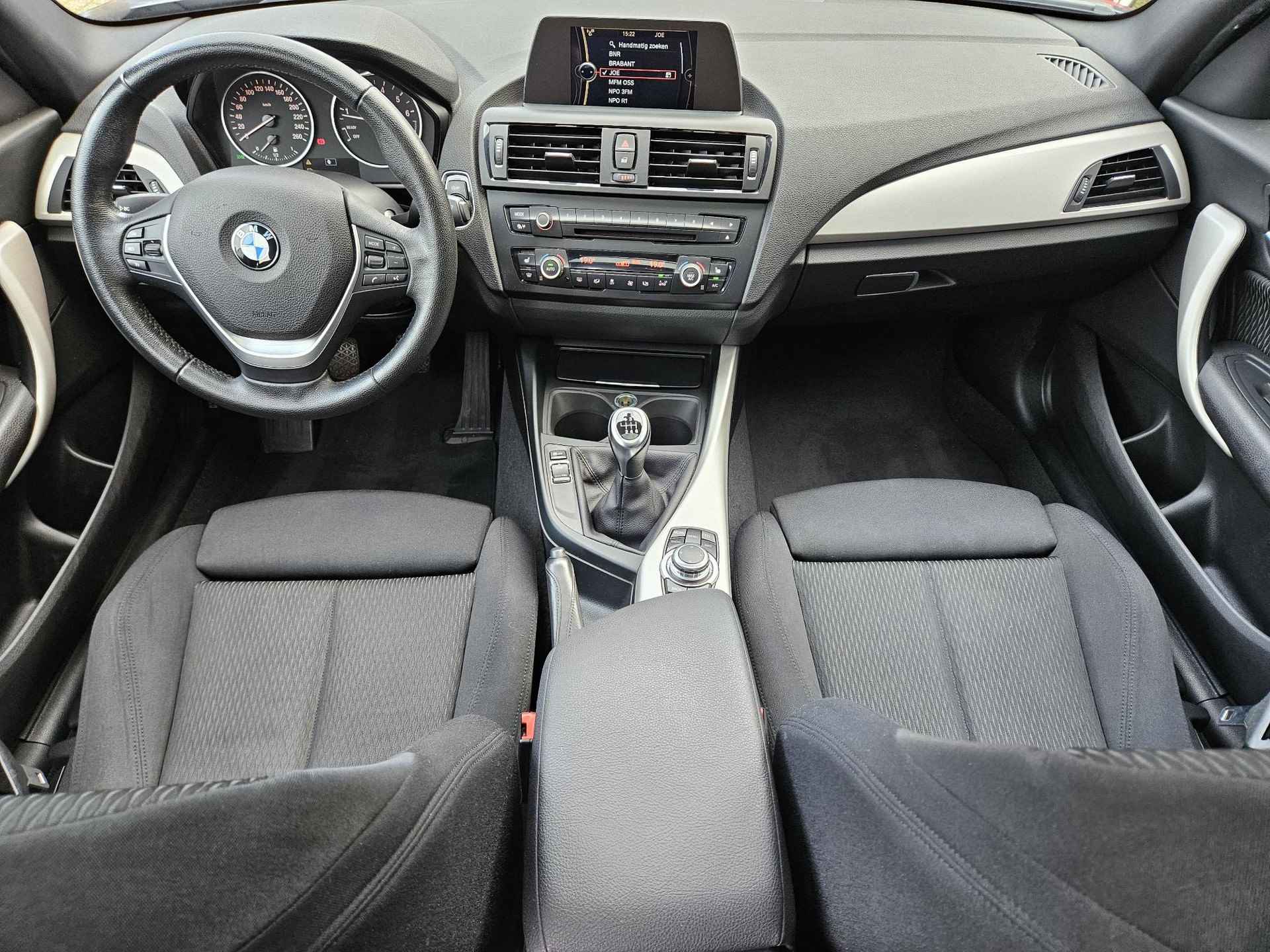 BMW 1-serie 125i Apple Carplay/Elektrisch schuifdak/M-Sport remklauwen/Sportstoelen/Xenon/Stoelverwarming/Cruise&Clima control/ (MET GARANTIE*) - 11/37