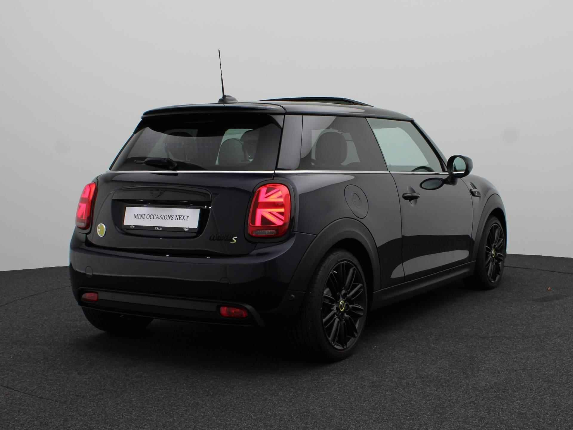 MINI Electric Cooper SE Classic Comfort Plus Pakket + Glazen panoramadak + Leer Chester Satellite Grey + 17'' + PDC + Led - 2/22