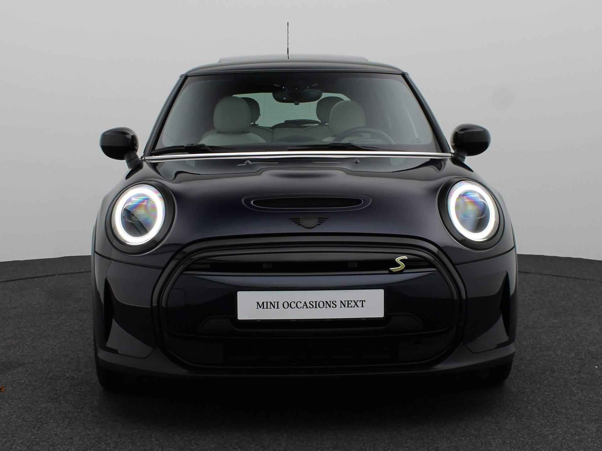 MINI Electric Cooper SE Classic Comfort Plus Pakket + Glazen panoramadak + Leer Chester Satellite Grey + 17'' + PDC + Led - 3/22