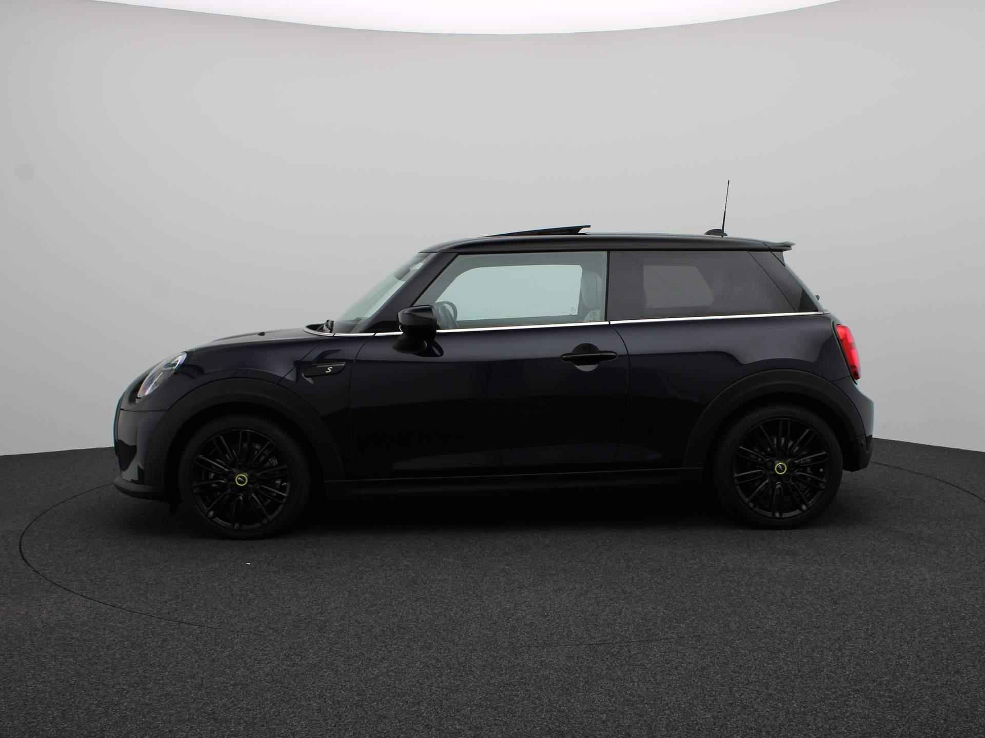 MINI Electric Cooper SE Classic Comfort Plus Pakket + Glazen panoramadak + Leer Chester Satellite Grey + 17'' + PDC + Led - 4/22