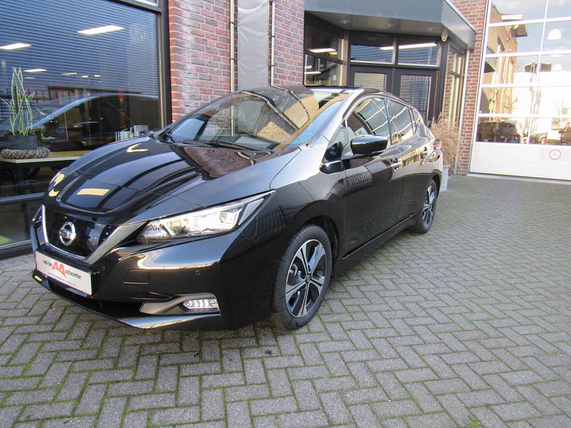 Nissan Leaf Electric 40kWh N-Connecta €2.000 Subsidie mogelijk/ Pro pilot / Adapt. Cruise / Dodehoek /  360° Camera /Stuur en stoelverwarming - 7/32