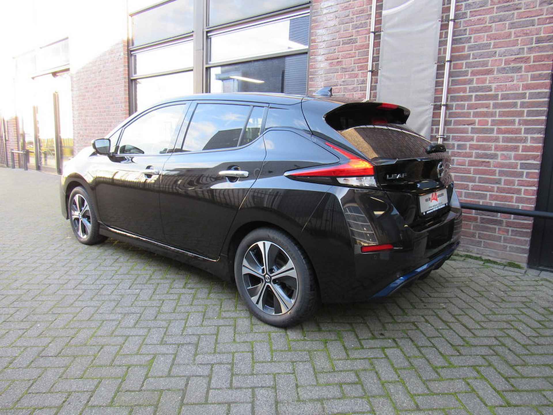 Nissan Leaf Electric 40kWh N-Connecta €2.000 Subsidie mogelijk/ Pro pilot / Adapt. Cruise / Dodehoek /  360° Camera /Stuur en stoelverwarming - 9/32