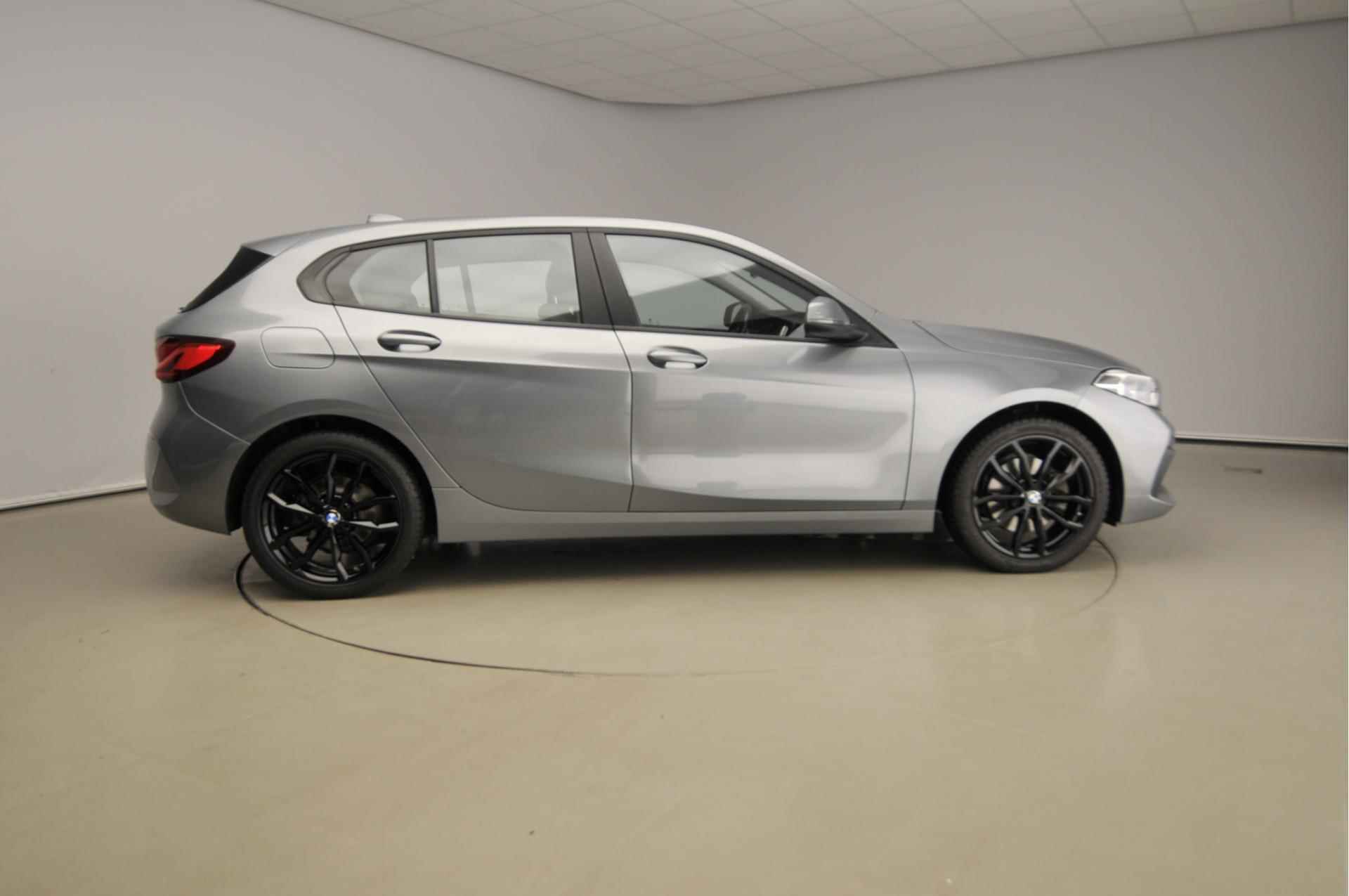 BMW 1 Serie 5-deurs 116D | LED | Navigatie | Sportstoelen | Clima | PDC | DAB | Hifi speakers | Alu 18 inch - 5/39