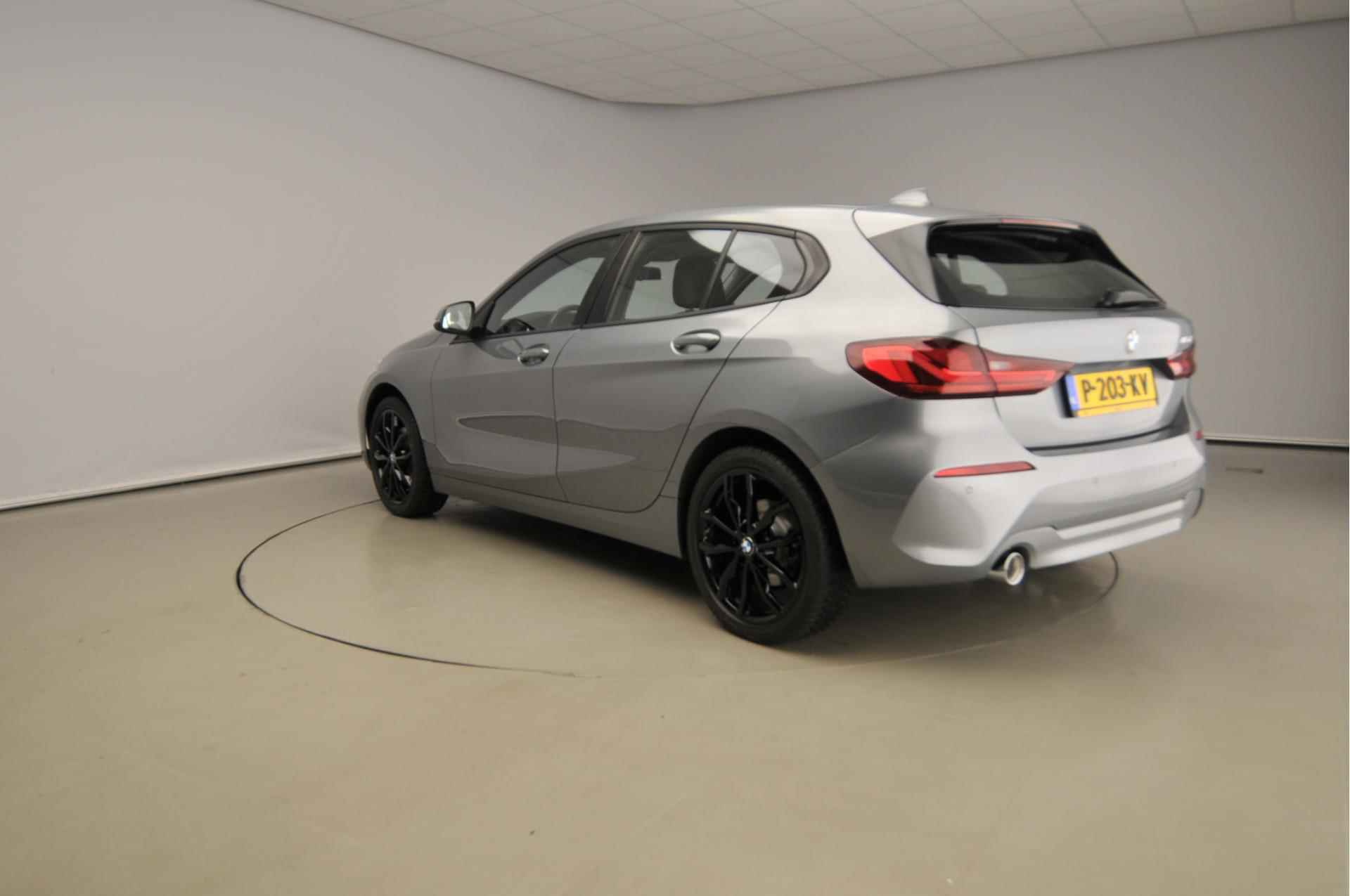 BMW 1 Serie 5-deurs 116D | LED | Navigatie | Sportstoelen | Clima | PDC | DAB | Hifi speakers | Alu 18 inch - 8/39