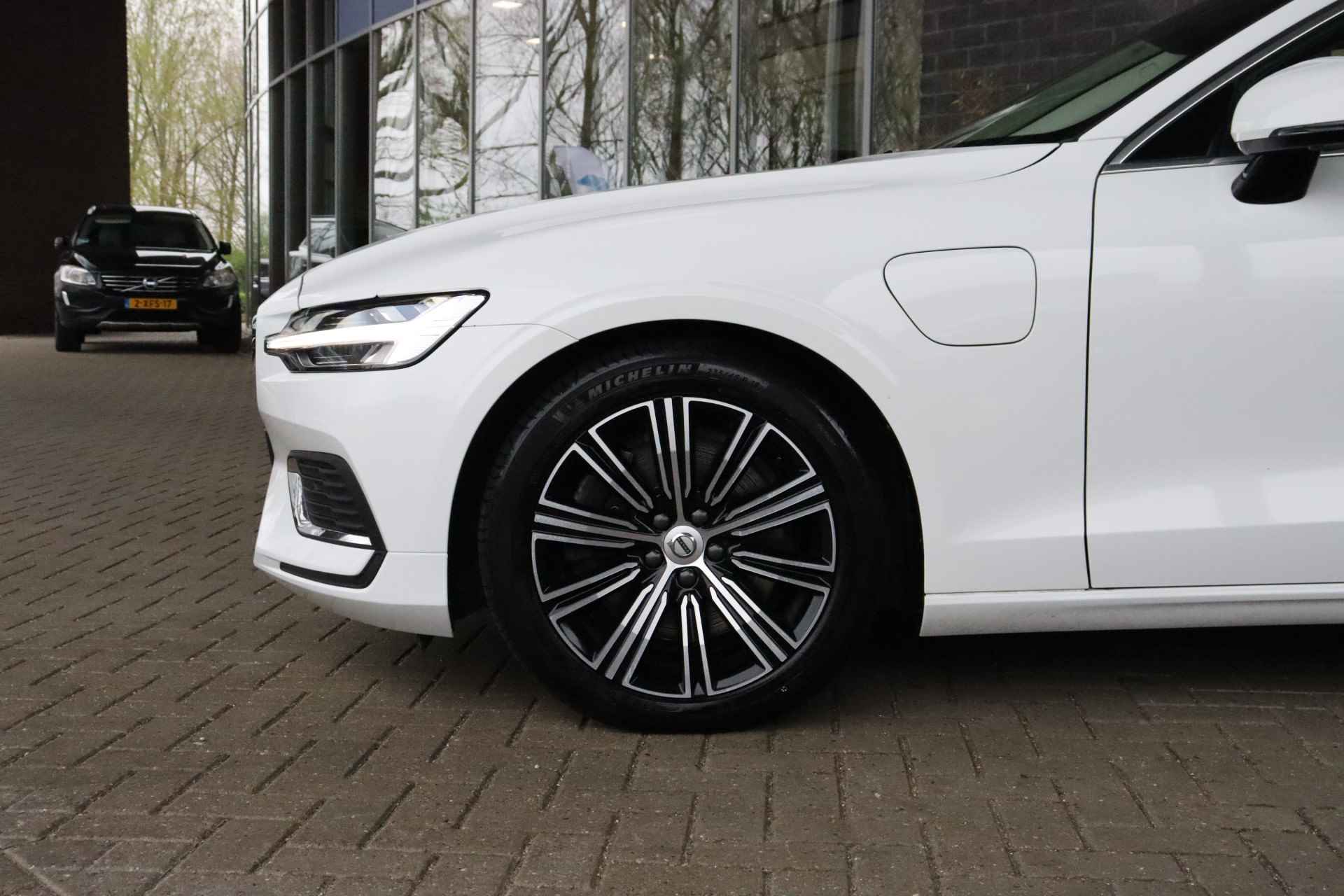 Volvo V60 T6 AWD Recharge Inscription | Trekhaak | Schuifdak | 360° Camera | Harman Kardon | Head-Up Display | Stoel en Stuurwielverwarmin - 6/70