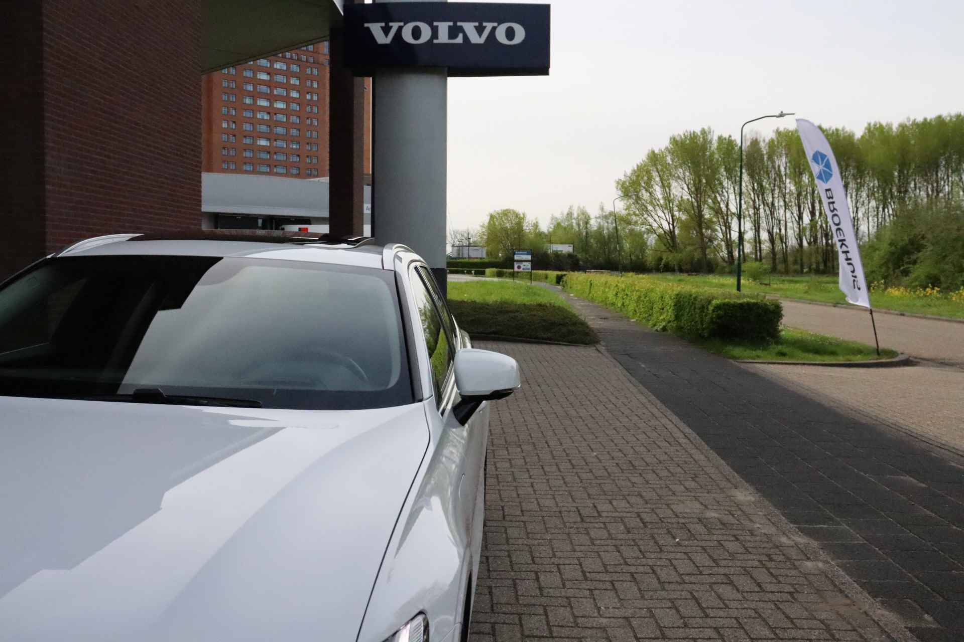 Volvo V60 T6 AWD Recharge Inscription | Trekhaak | Schuifdak | 360° Camera | Harman Kardon | Head-Up Display | Stoel en Stuurwielverwarmin - 65/70