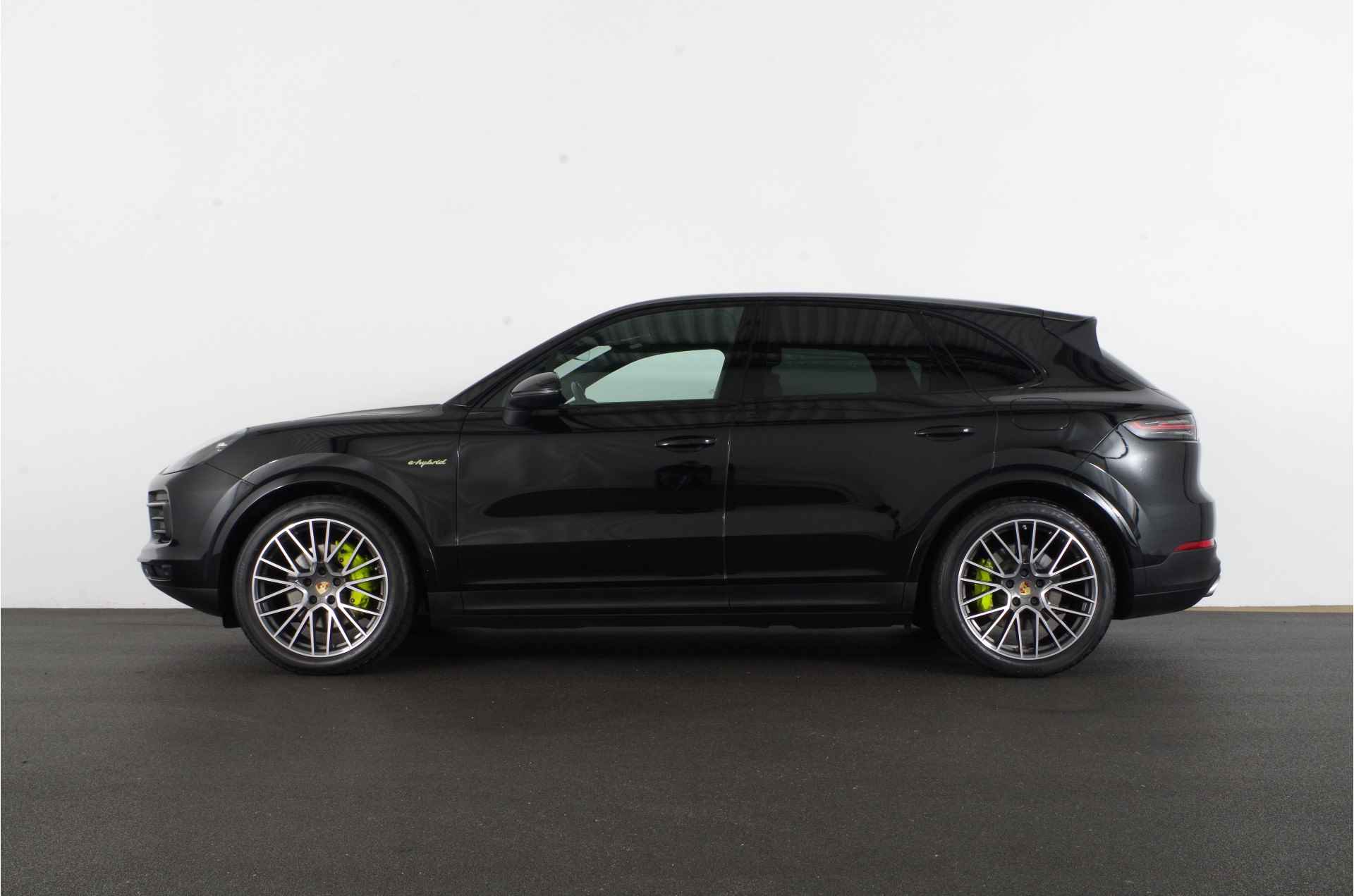 Porsche Cayenne 3.0 E-Hybrid Platinum Edition > 463pk/Chrono Sport/RS Spyder 21inch/Active Suspension - 18/39