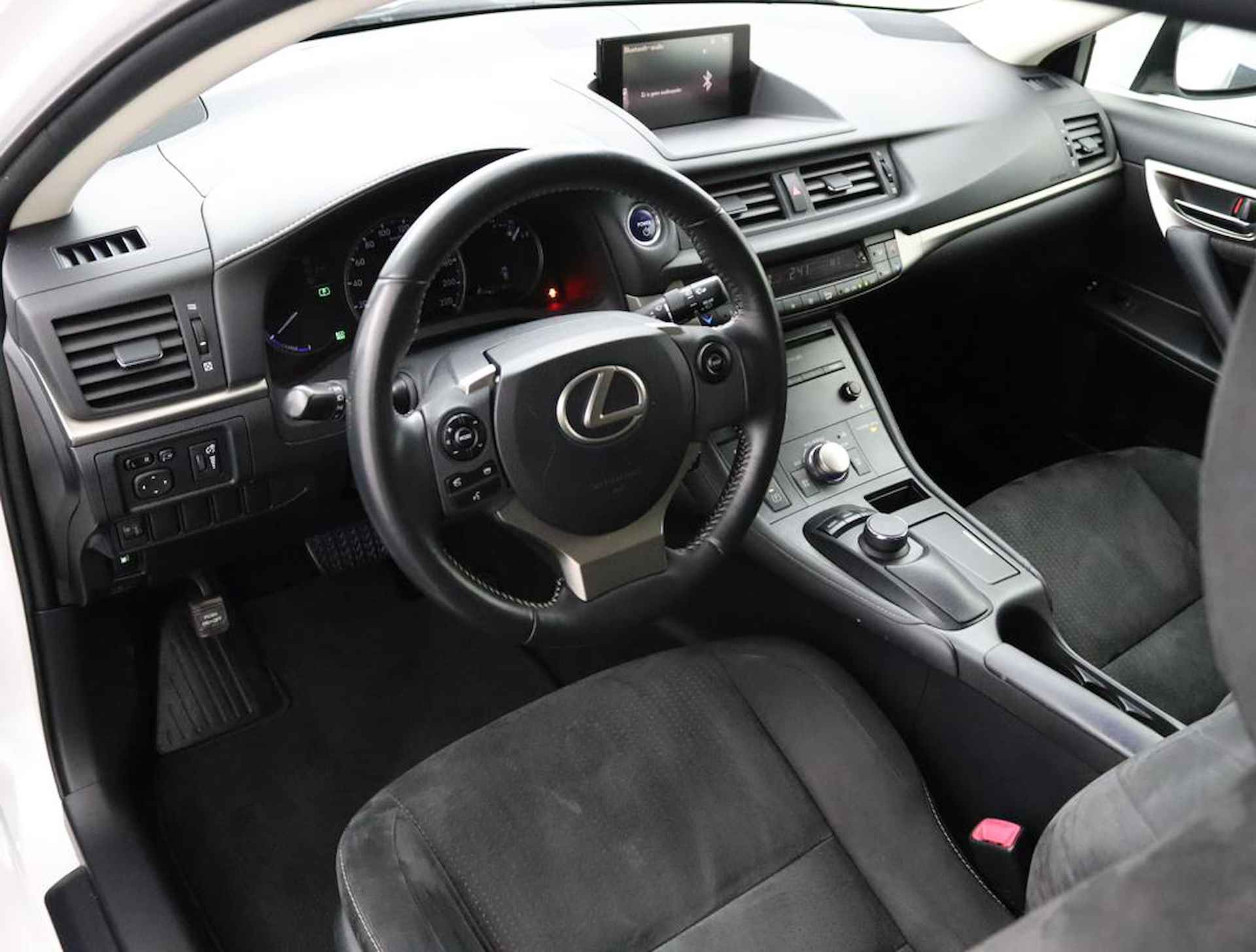 Lexus CT 200h | 17 Inch Lichtmetalen velgen | Navigatie | Dealeronderhouden - 42/53