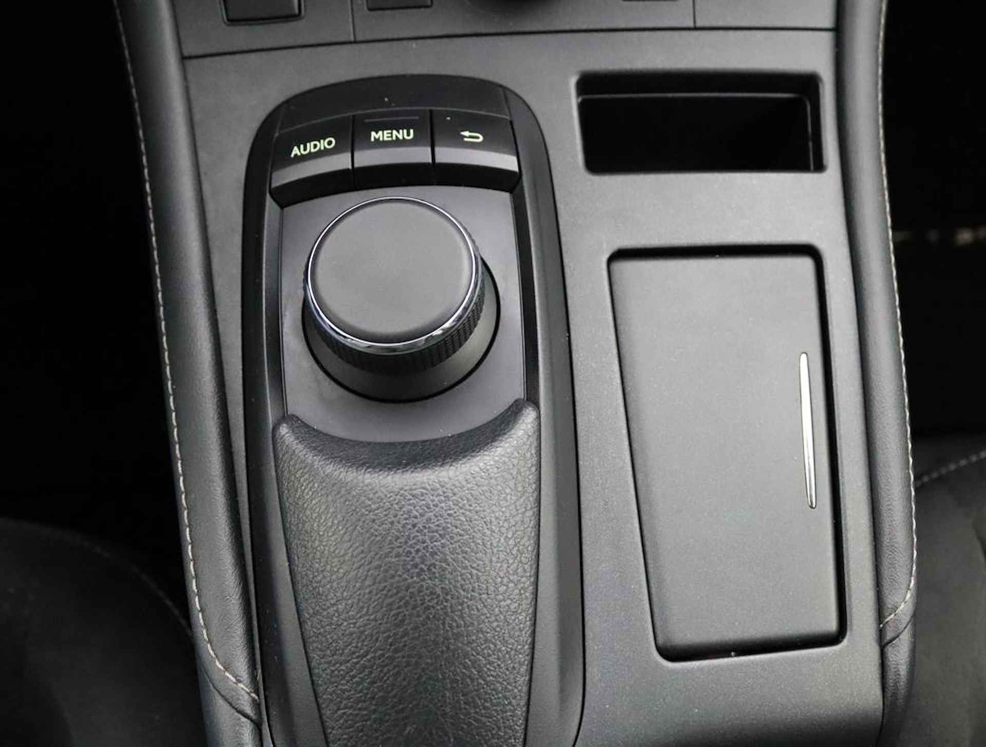 Lexus CT 200h | 17 Inch Lichtmetalen velgen | Navigatie | Dealeronderhouden - 45/53