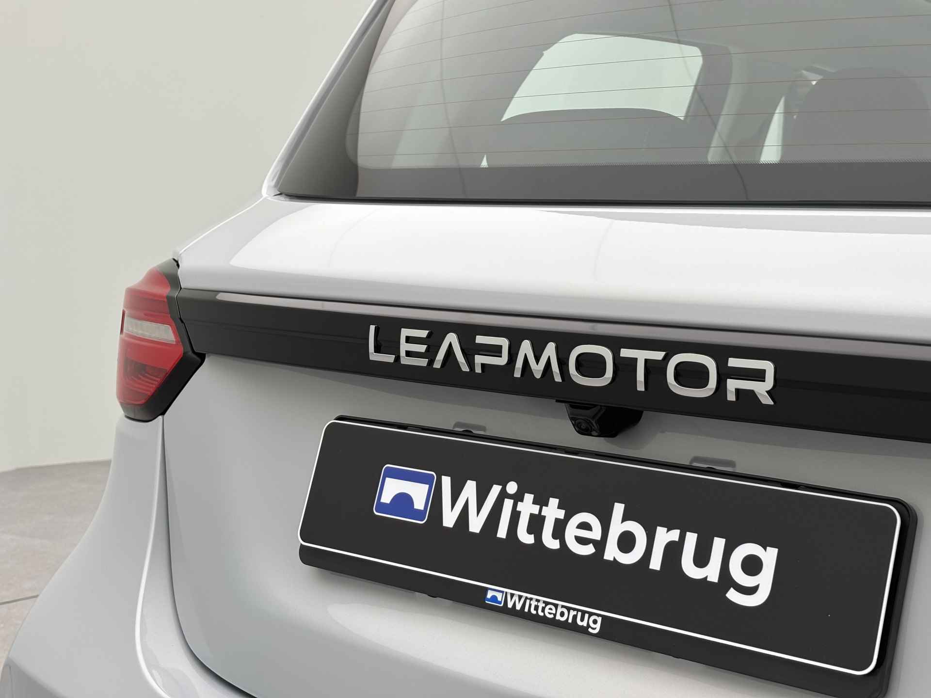 Leapmotor T03 Smart 37.7 kWh Volledig Elektrisch met 265 km WLTP Range, Airconditioning, Panoramadak, Adaptive Cruise Control en Uit voorraad leverbaar! - 24/42