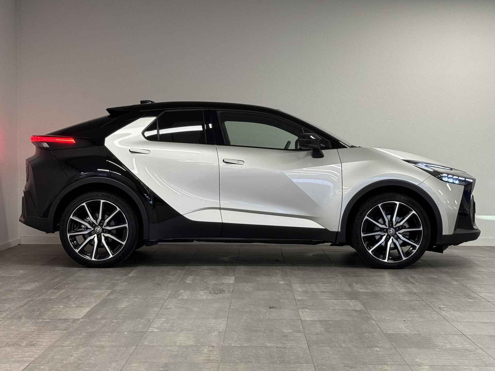 Toyota C-HR 2.0 Hybrid 200 GR SPORT Première Edition - 5/55