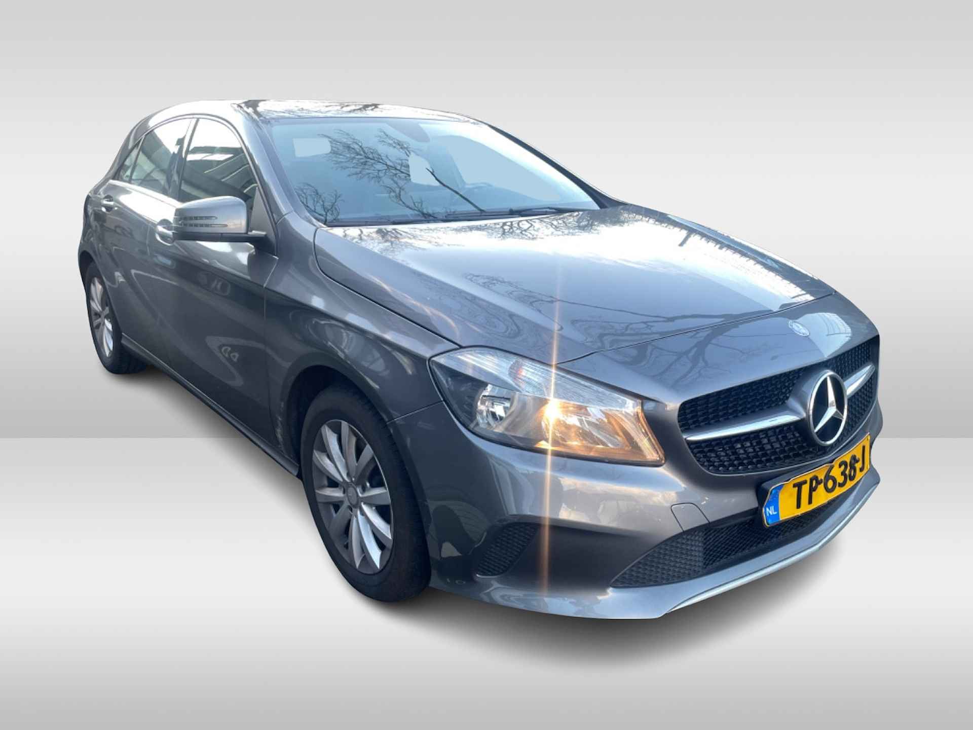 Mercedes-Benz A-Klasse 180 123PK | Leder\Stof | Clima | Stoelverwarming | Cruise | Bluetooth | Navigatie | Parkeersnesoren | 16'' Lichtmetaal | Beschikbaar Eind Februari! - 6/9