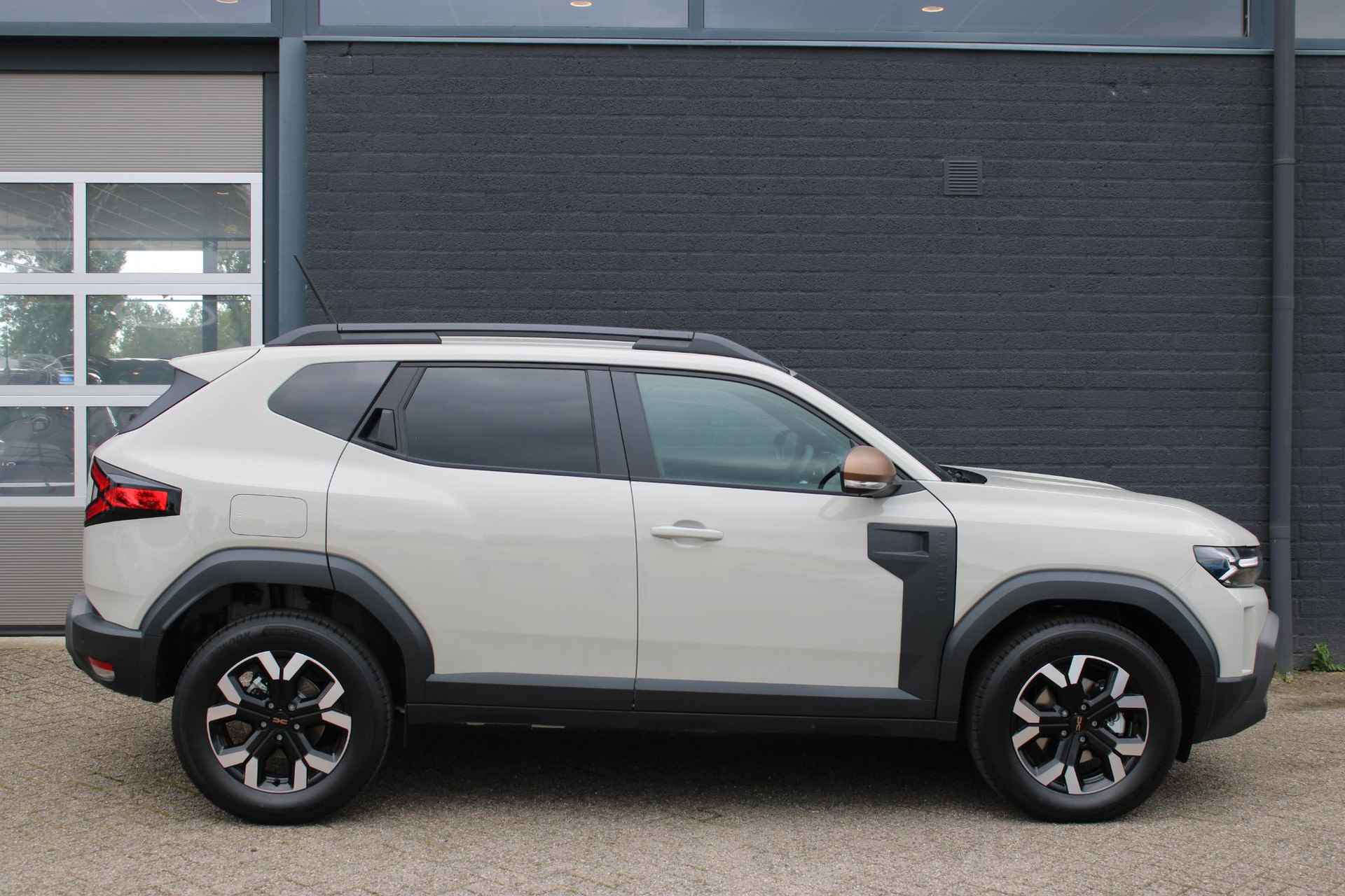 Dacia Duster 1.6 Hybrid 140 Extreme ALLEEN BESCHIKBAAR VOOR PROEFRITTEN / Automaat/Navi/Camera/Clima/Cruise control/Radio-DAB-USB/Bluetooth/Stoel + Stuurwiel Verwarming/LM-velgen/Parkeersensoren/Trekhaak - 3/30