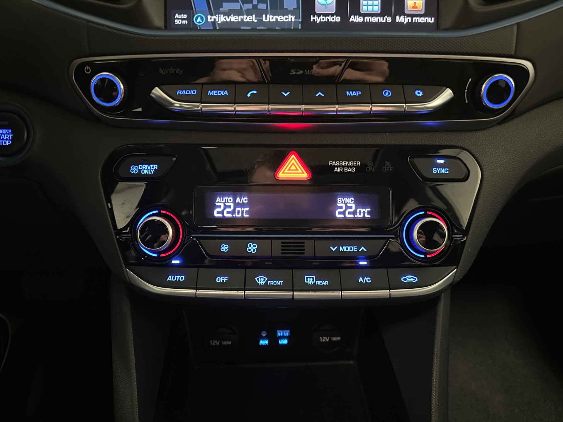 Hyundai IONIQ 1.6 GDi First Edition * Navigatie / Leder / Camera / Cruise control / NL Auto * - 18/24
