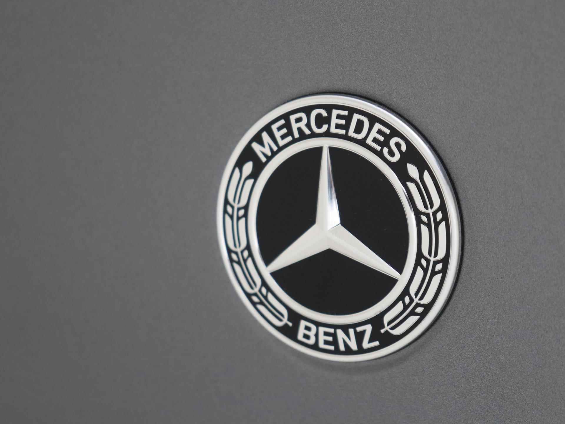 Mercedes-Benz A-klasse 180 AMG Line / Premium Pakket / Panorama dak / Magno Mountaingrey / 19' Inch AMG Multispaak - 31/34