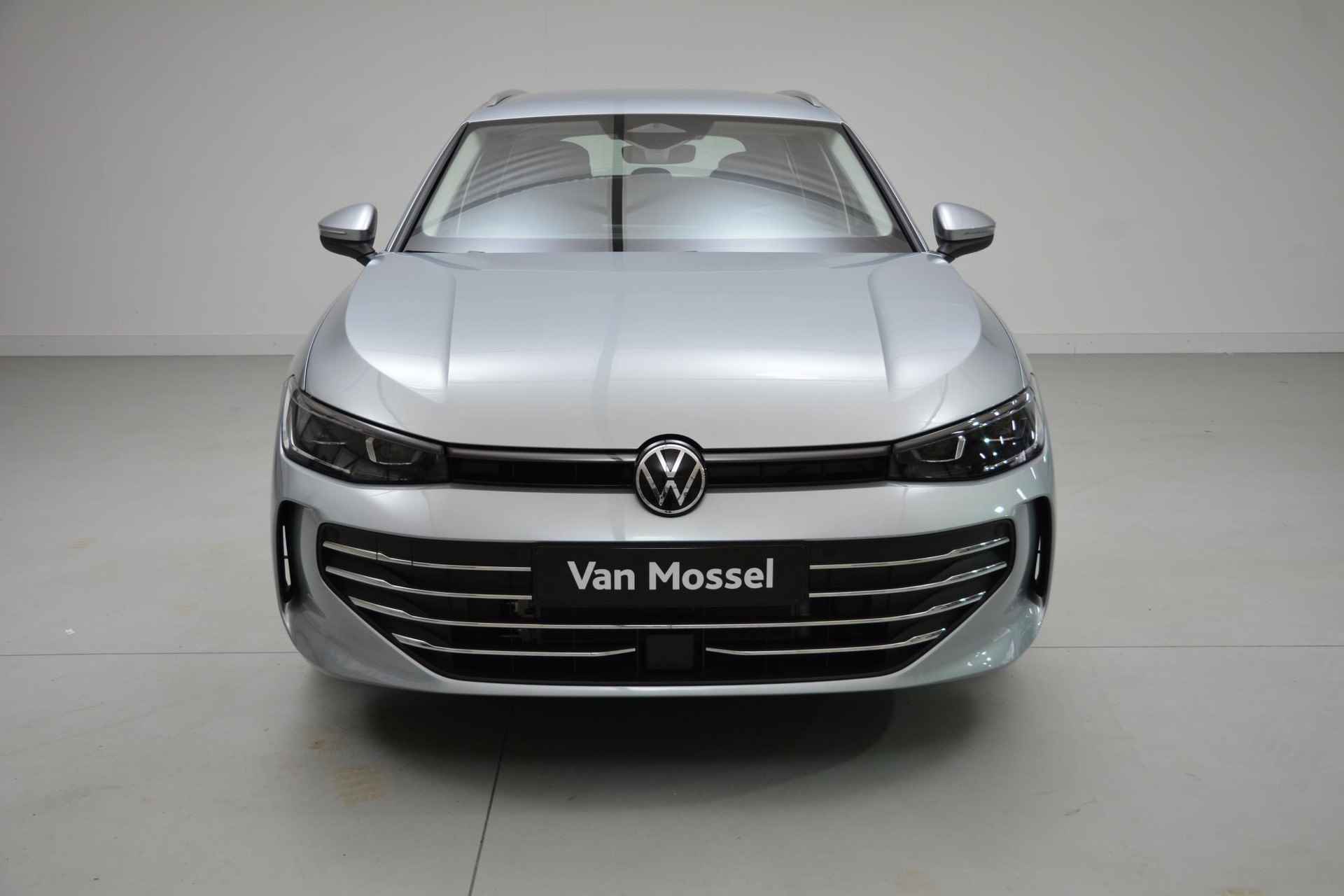 Volkswagen Passat Variant 1.5 eTSI Business 150 PK | Nieuw | Automaat | Navigatie | Stoelverwarming | Stuurverwarming | Keyless entry | Apple carplay | Android auto | Assistance pakket | Comfort pakket | LED-Matrix | Bagageruimtepakket | - 3/26