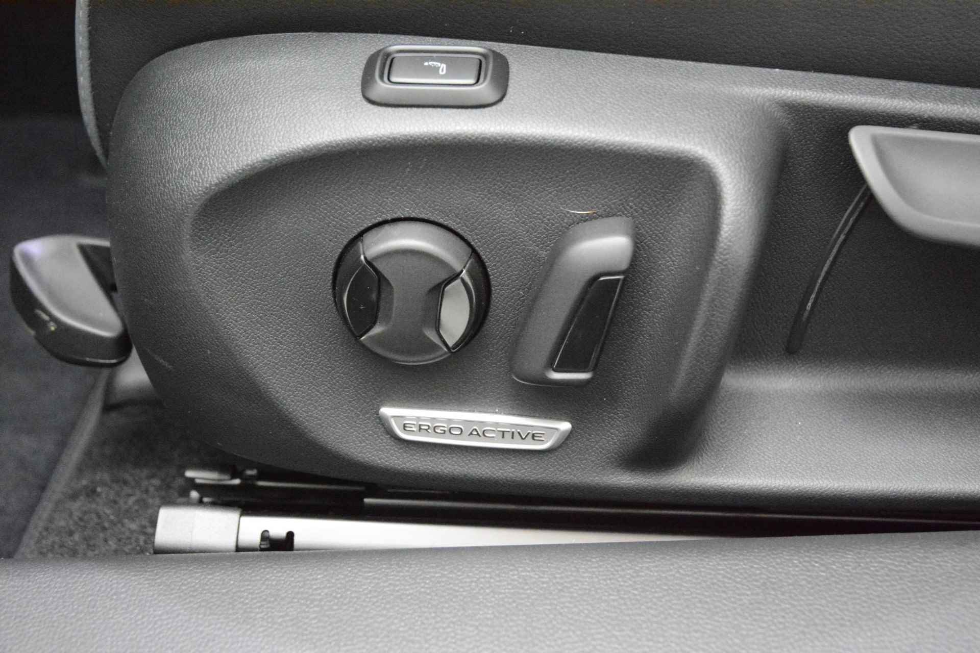 Volkswagen Passat Variant 1.5 eTSI Business 150 PK | Nieuw | Automaat | Navigatie | Stoelverwarming | Stuurverwarming | Keyless entry | Apple carplay | Android auto | Assistance pakket | Comfort pakket | LED-Matrix | Bagageruimtepakket | - 17/26
