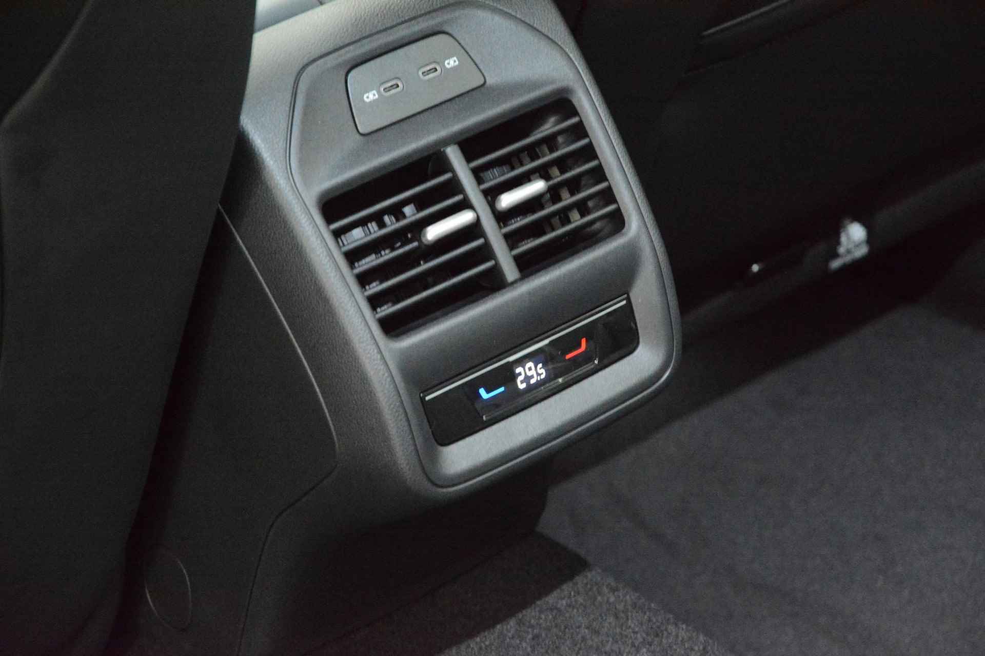 Volkswagen Passat Variant 1.5 eTSI Business 150 PK | Nieuw | Automaat | Navigatie | Stoelverwarming | Stuurverwarming | Keyless entry | Apple carplay | Android auto | Assistance pakket | Comfort pakket | LED-Matrix | Bagageruimtepakket | - 19/26