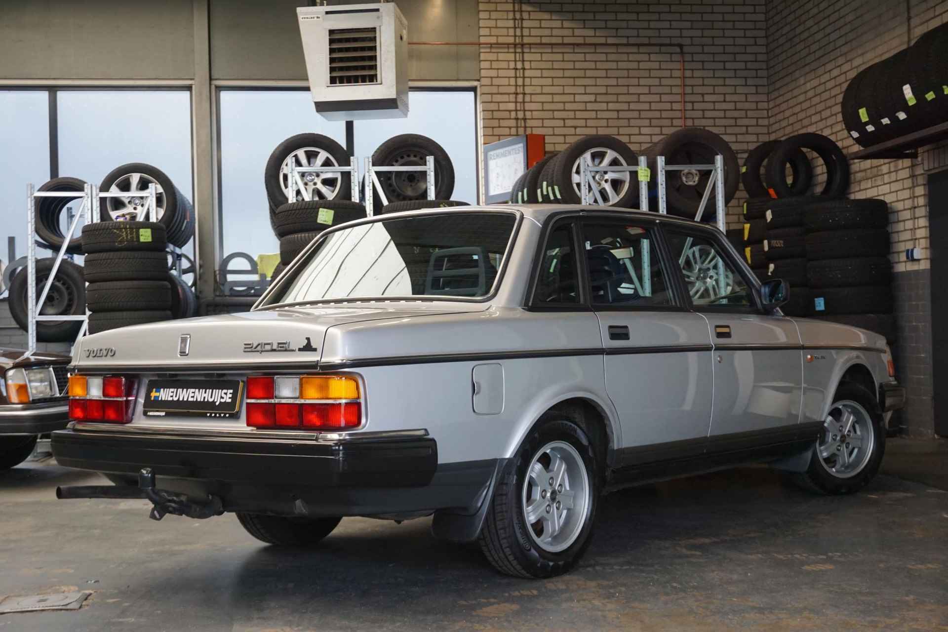 Volvo 240 2.3 GL | Trekhaak | Elektr. bedienbare ramen | Automaat | LM Turbo velgen 16" | Nederlandse auto | - 4/44