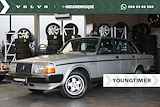 Volvo 240 2.3 GL | Trekhaak | Elektr. bedienbare ramen | Automaat | LM Turbo velgen 16" | Nederlandse auto |