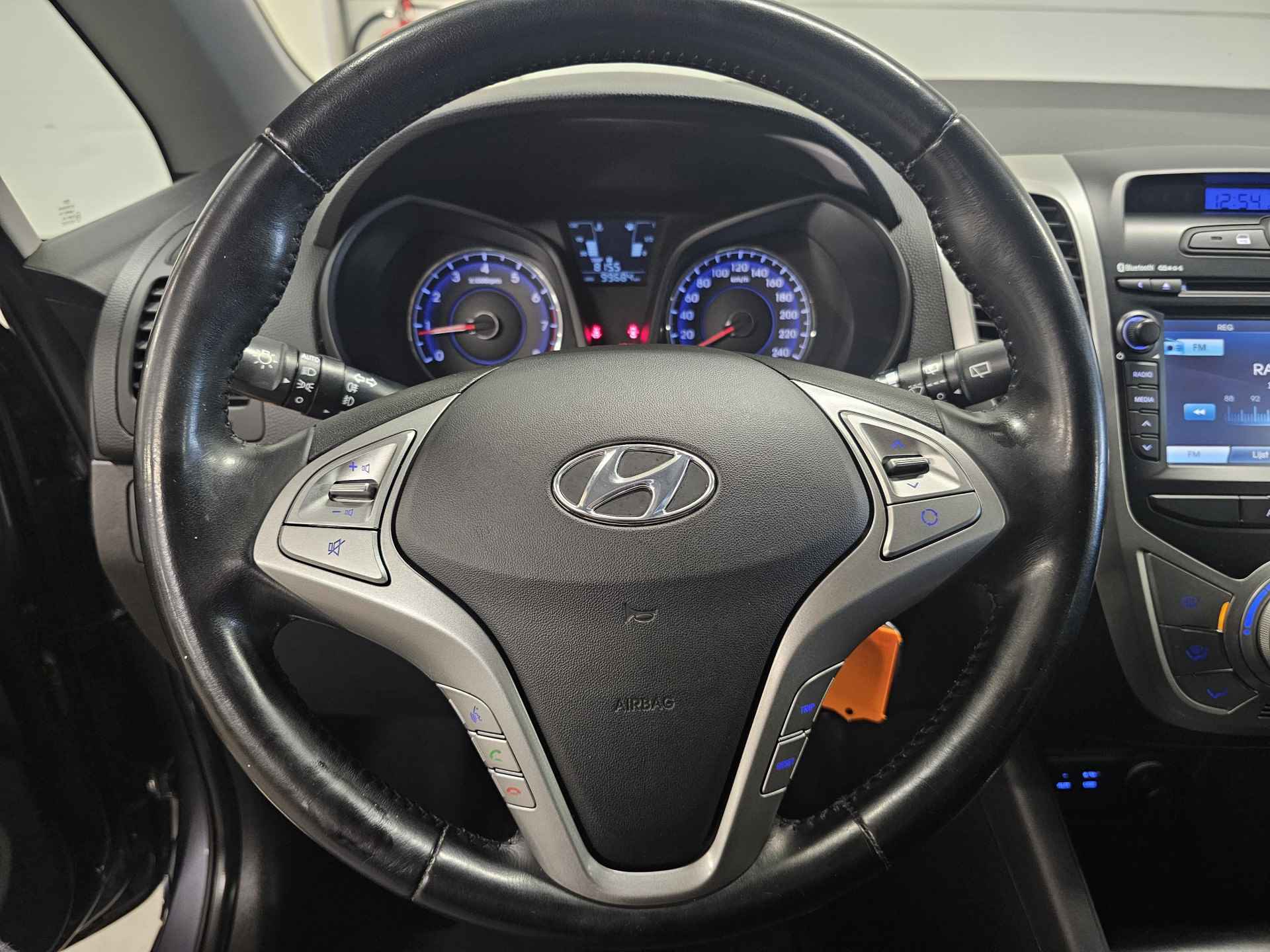 Hyundai ix20 1.4i Go! Navigatie /  Trekhaak / Hoge instap !! - 20/38