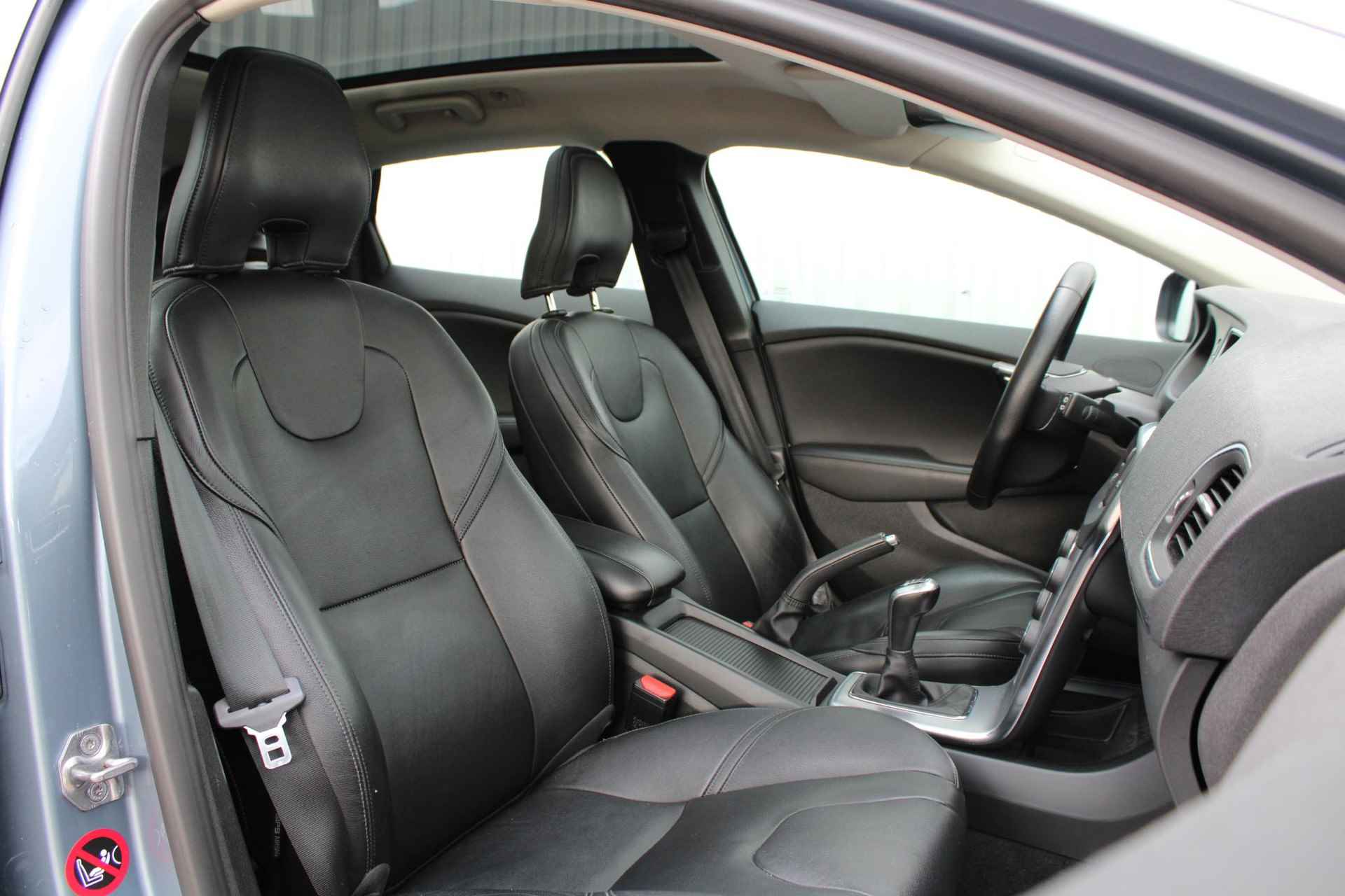 Volvo V40 2.0 T3 Inscription, Panoramadak, Achteruitrijcamera, Lederen bekleding, Stoelverwarming, Standkachel, Bestuurdersstoel met geheugenfunctie, - 8/21