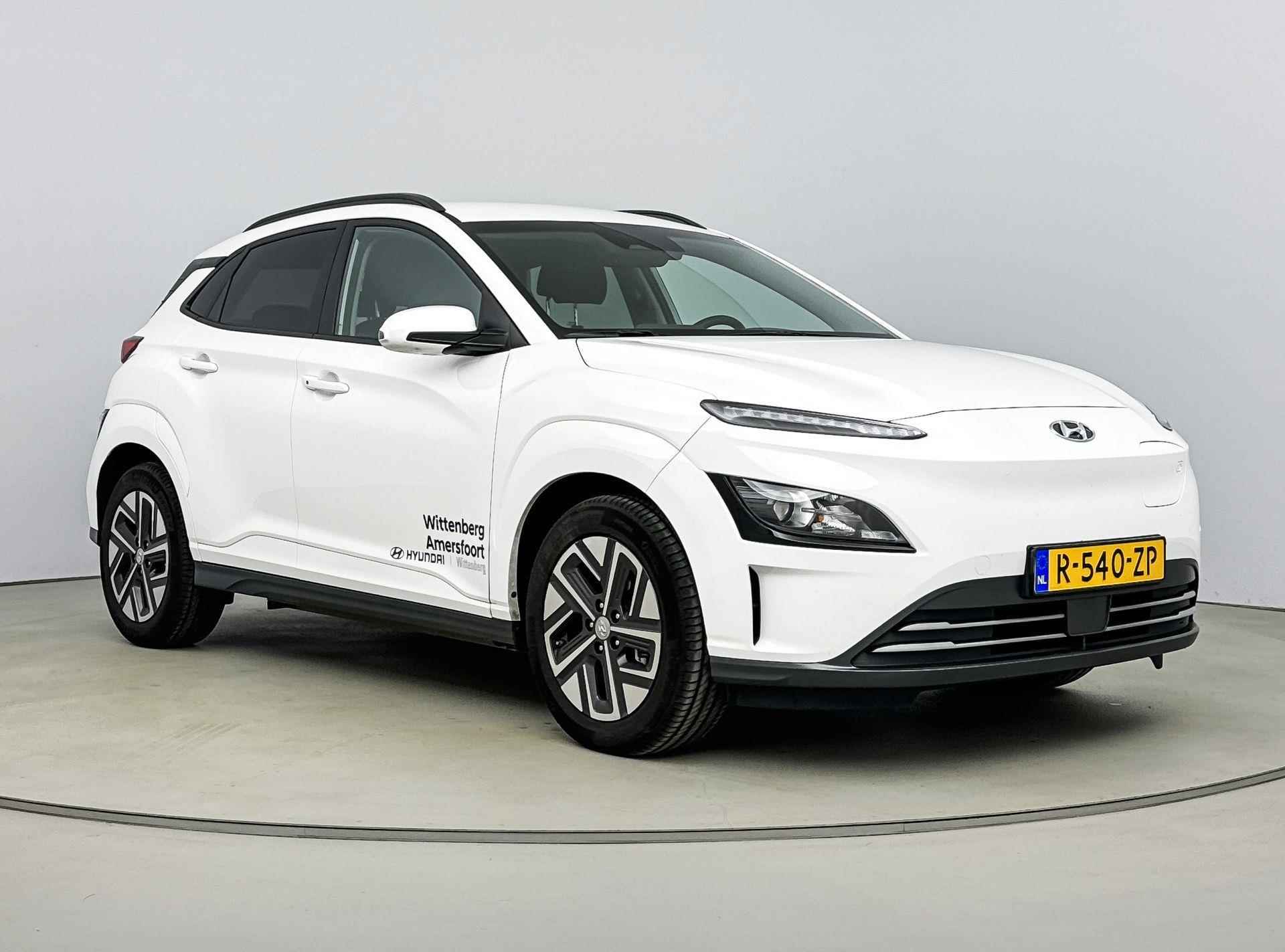 Hyundai Kona Electric Fashion | €2000,- Subsidie! | 3-Fasen | Warmtepomp | Bluelink app | Navigatie | Camera | Adaptive cruise | - 8/28