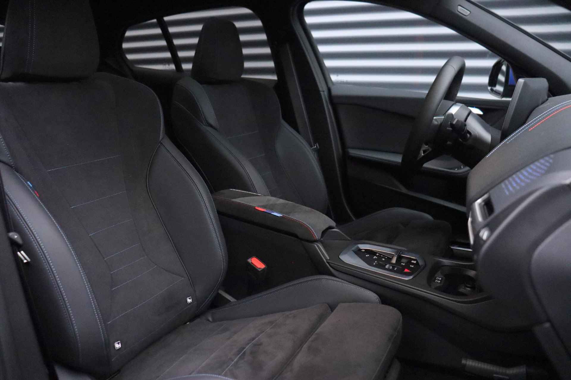 BMW 1 Serie 5-deurs 120 | M Sportpakket Pro | Panodak | Harman Kardon | M Performance | Elektr. Achterklep | Camera | Verwarmbare Voorstoelen | 19'' LMV - 8/35