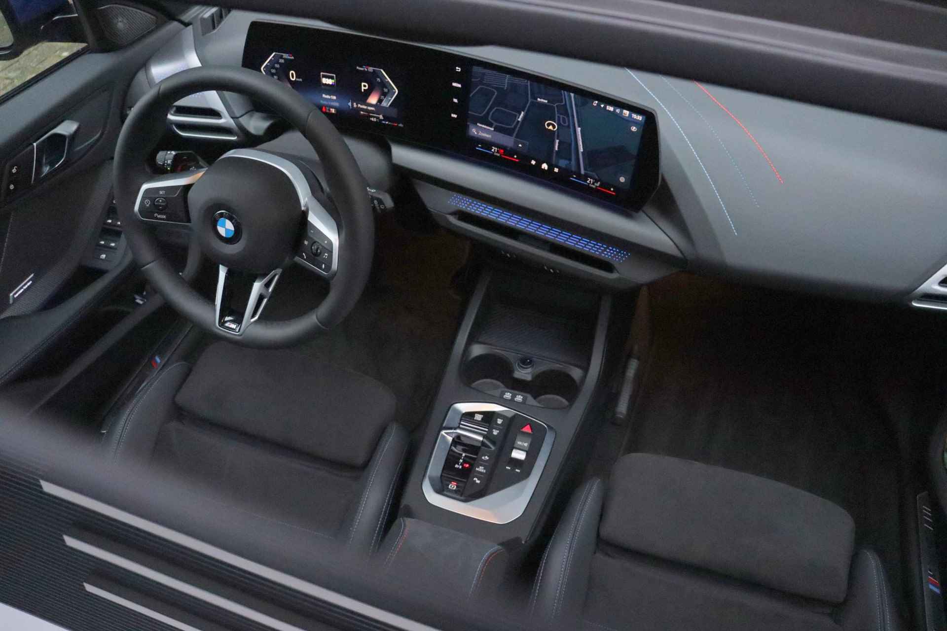 BMW 1 Serie 5-deurs 120 | M Sportpakket Pro | Panodak | Harman Kardon | M Performance | Elektr. Achterklep | Camera | Verwarmbare Voorstoelen | 19'' LMV - 15/35