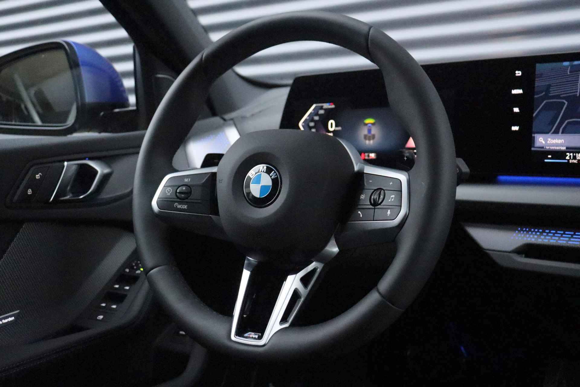 BMW 1 Serie 5-deurs 120 | M Sportpakket Pro | Panodak | Harman Kardon | M Performance | Elektr. Achterklep | Camera | Verwarmbare Voorstoelen | 19'' LMV - 31/35