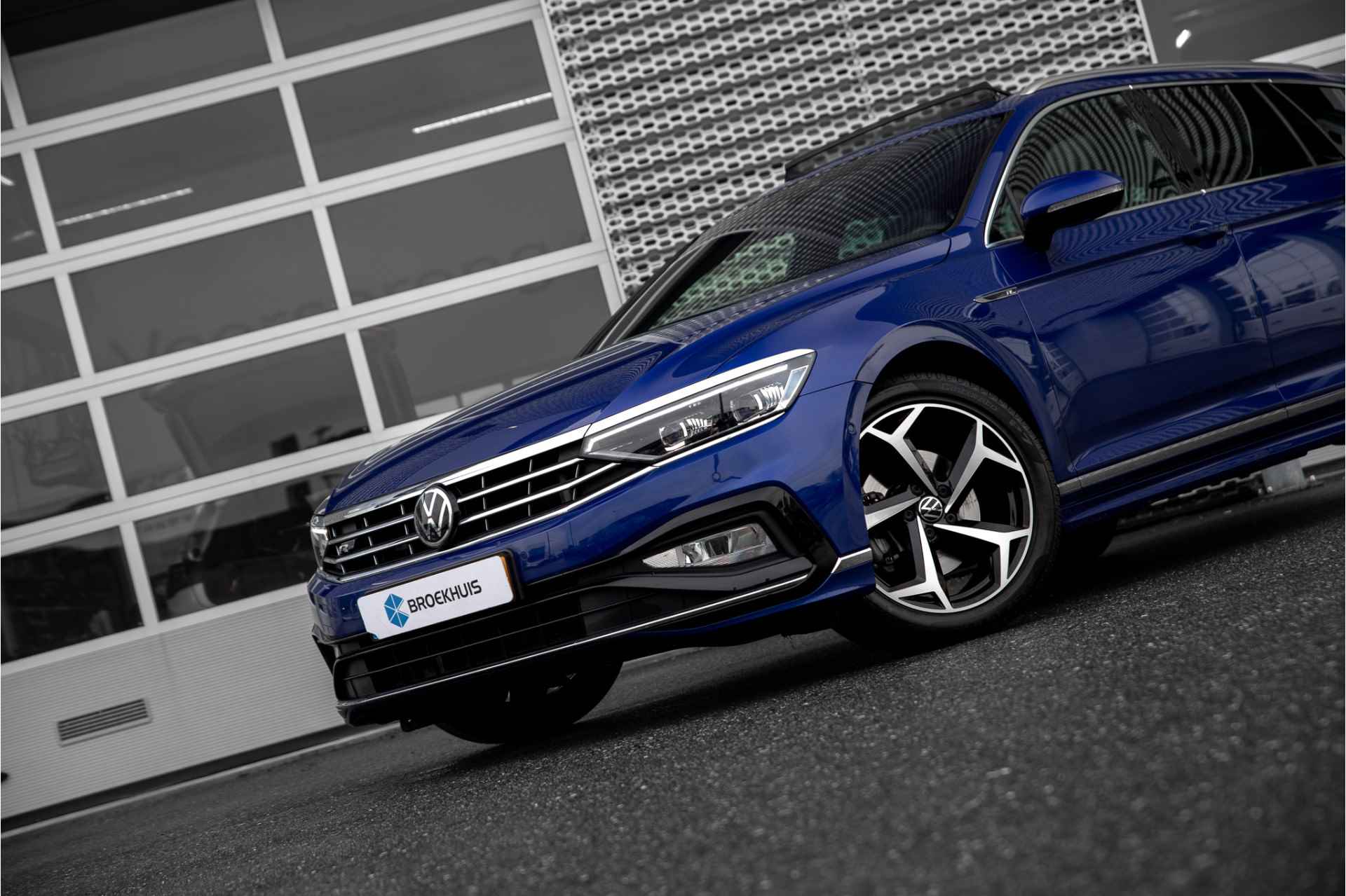 Volkswagen Passat Variant R-Line Business 2.0 140 kW / 190 pk TSI DSG | Panorama Dak | Leder | - 20/38