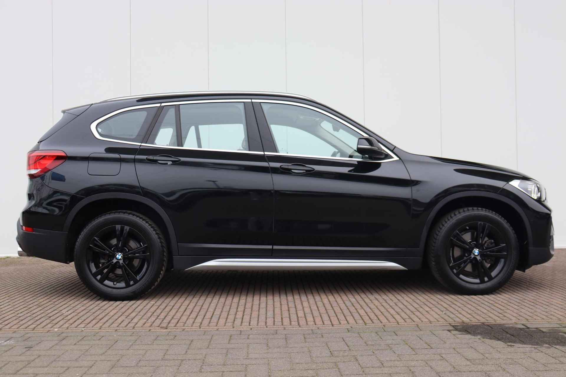 BMW X1 sDrive18d High Executive Edition Parking Pack/ Achteruitrijcamera/ Stoelverwarming/ Cruise Control/ Head-Up/ Harman-Kardon/ Navigatie - 4/34