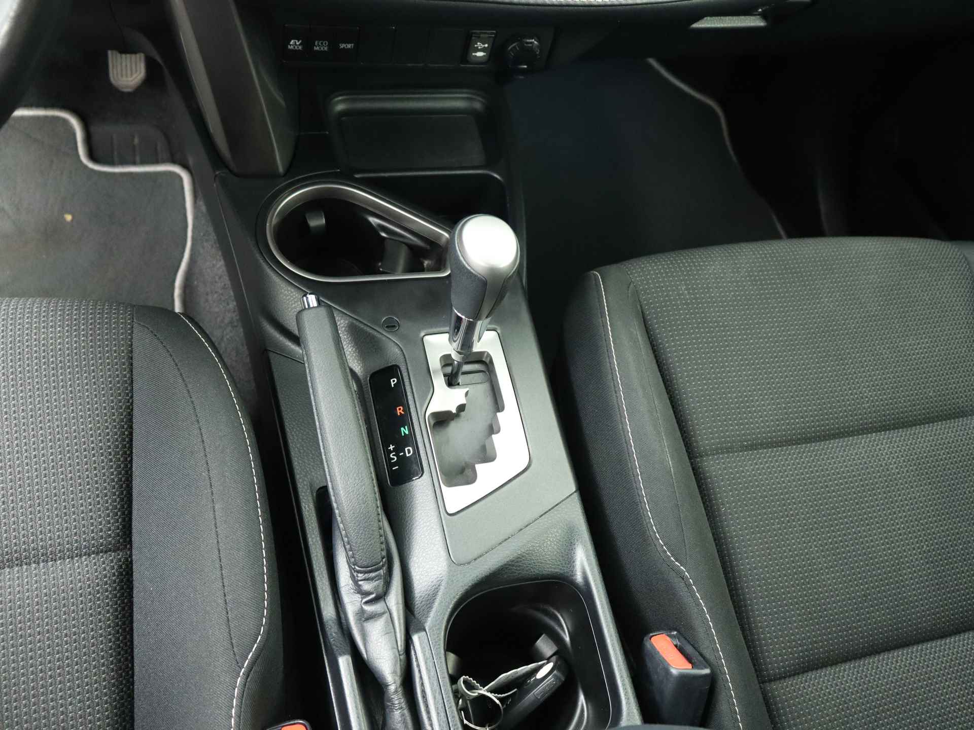 Toyota RAV4 2.5 Hybride Black Edition Limited | Navigatie | Elektrisch Bedienbare Achterklep | Camera | Parkeersensoren | - 10/41