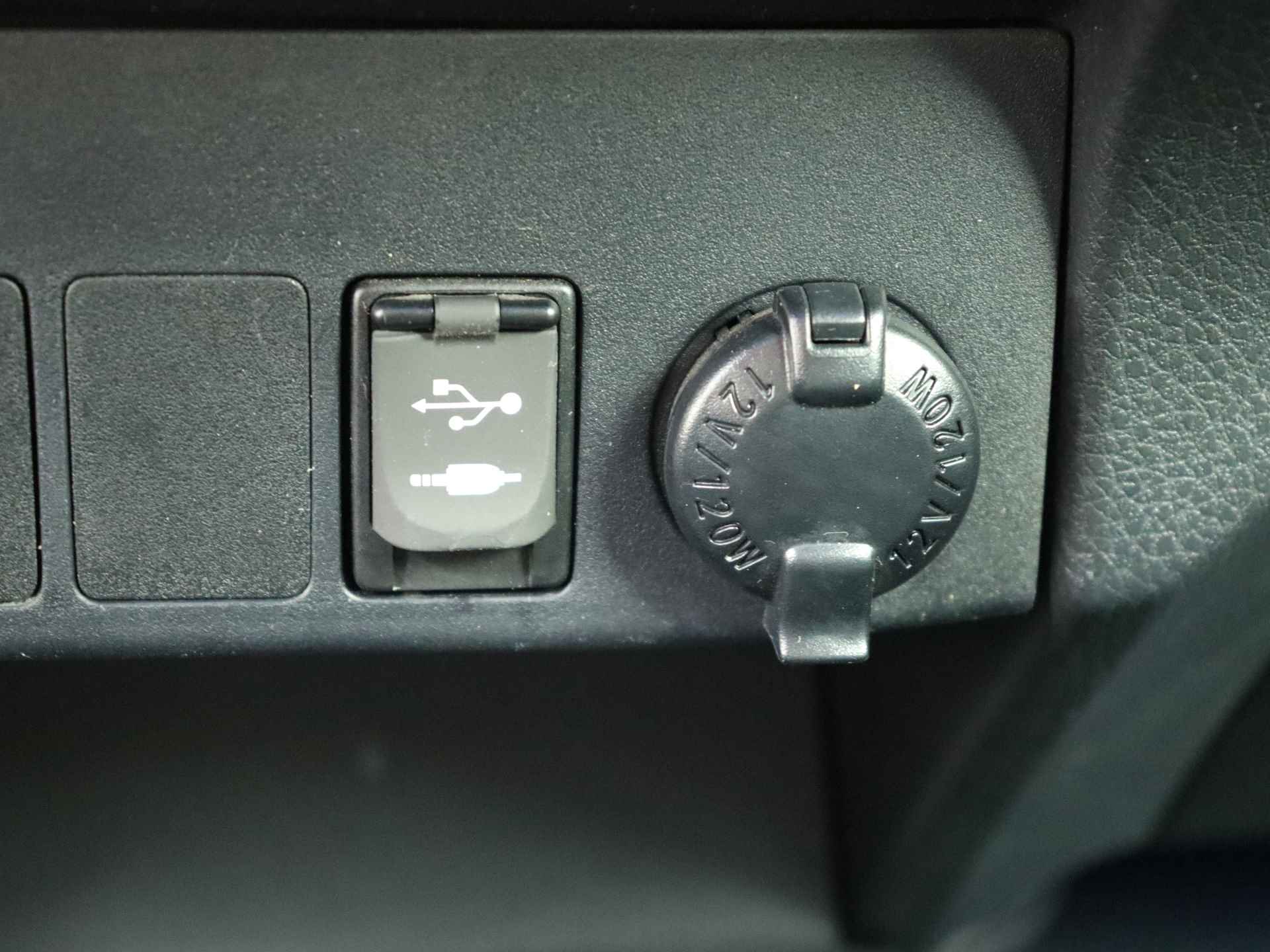 Toyota RAV4 2.5 Hybride Black Edition Limited | Navigatie | Elektrisch Bedienbare Achterklep | Camera | Parkeersensoren | - 30/41