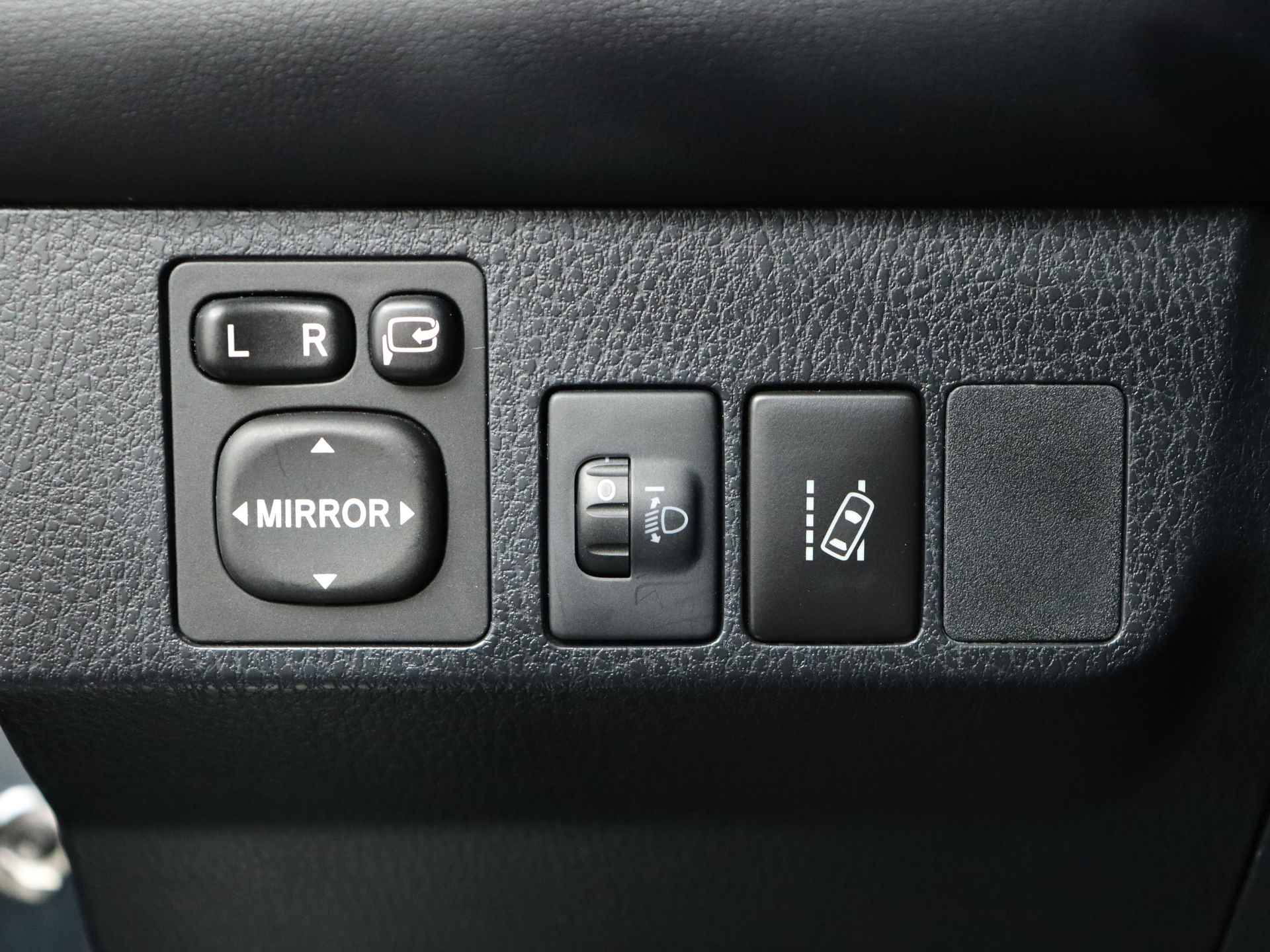 Toyota RAV4 2.5 Hybride Black Edition Limited | Navigatie | Elektrisch Bedienbare Achterklep | Camera | Parkeersensoren | - 32/41