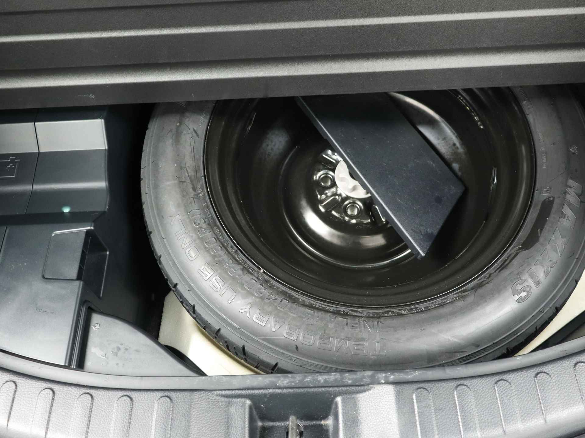 Toyota RAV4 2.5 Hybride Black Edition Limited | Navigatie | Elektrisch Bedienbare Achterklep | Camera | Parkeersensoren | - 37/41