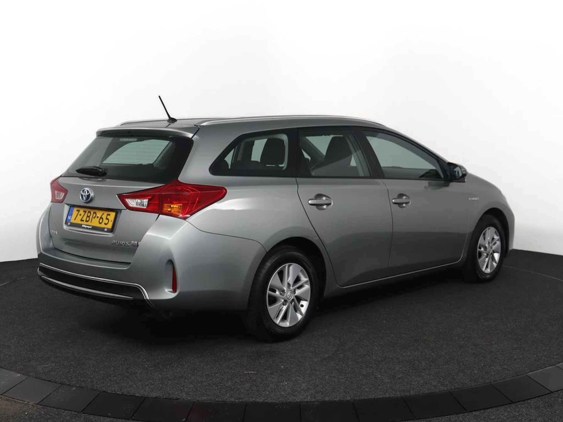 Toyota Auris Touring Sports 1.8 Hybrid Aspiration | Navigatie | Cruise control | Climate control | - 2/70