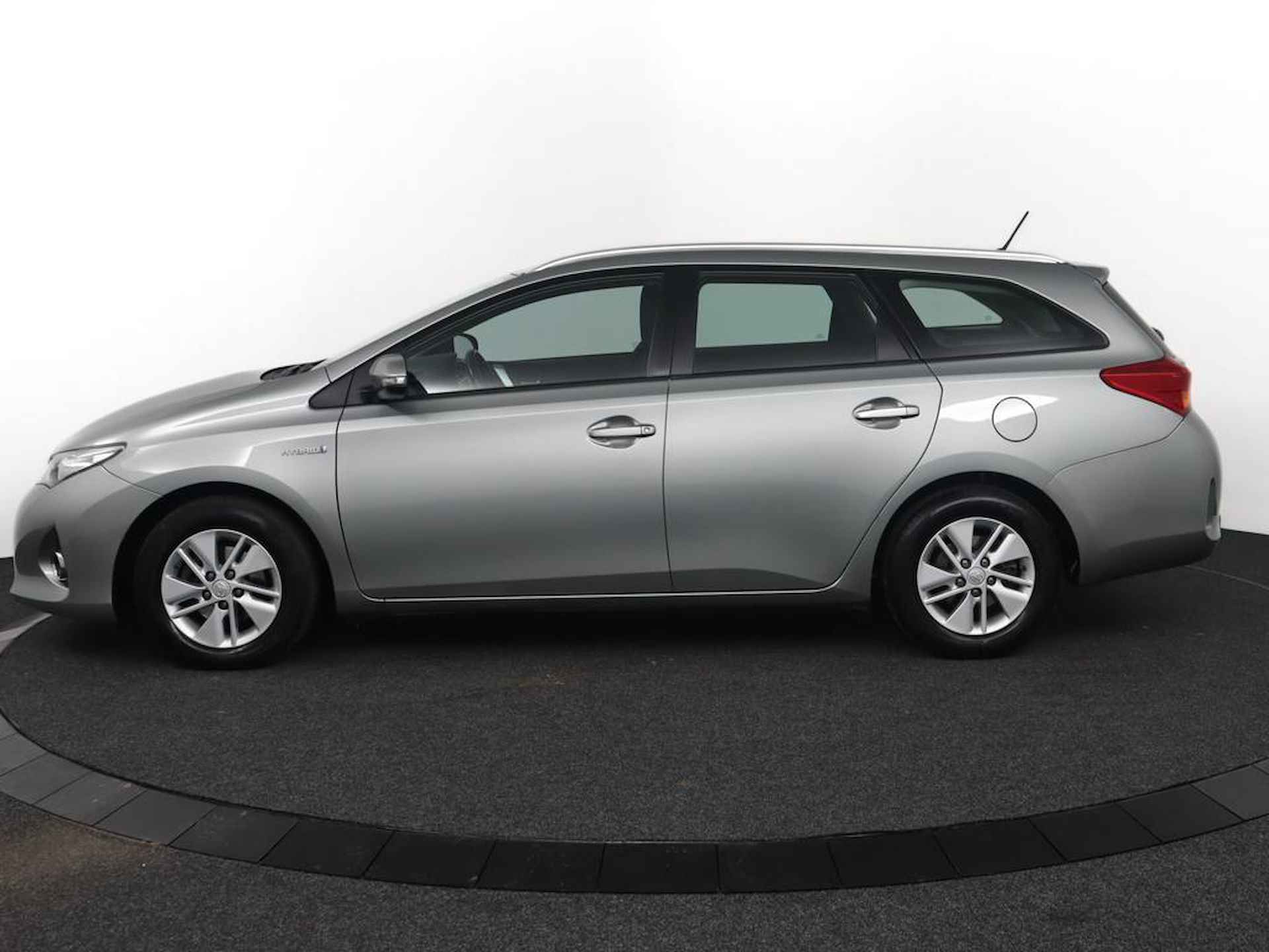 Toyota Auris Touring Sports 1.8 Hybrid Aspiration | Navigatie | Cruise control | Climate control | - 3/70