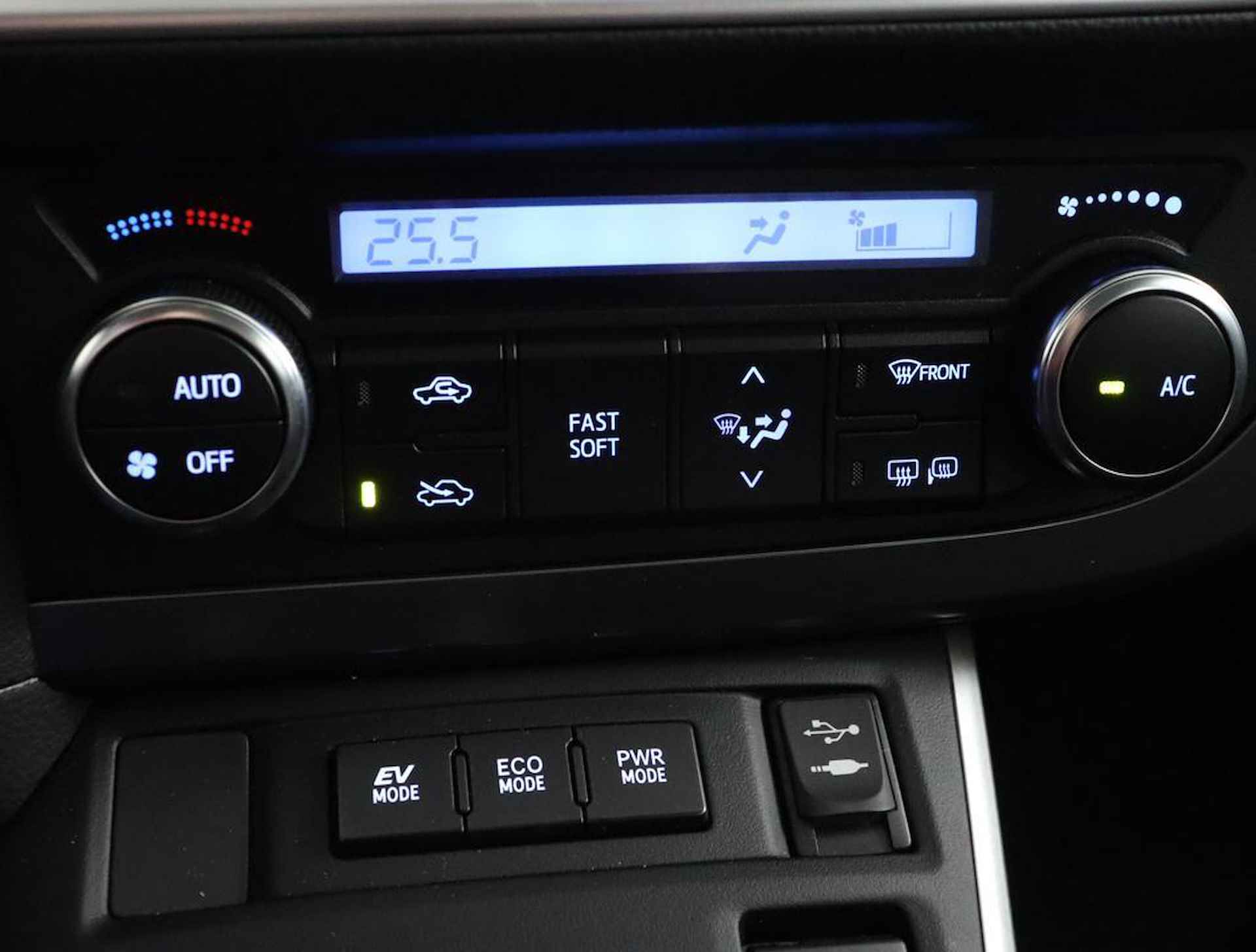 Toyota Auris Touring Sports 1.8 Hybrid Aspiration | Navigatie | Cruise control | Climate control | - 7/70