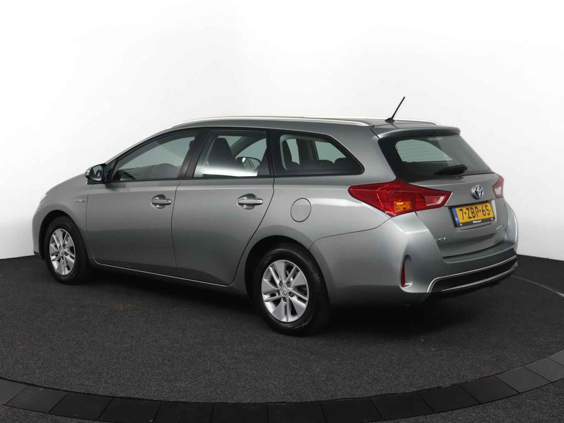 Toyota Auris Touring Sports 1.8 Hybrid Aspiration | Navigatie | Cruise control | Climate control | - 12/70