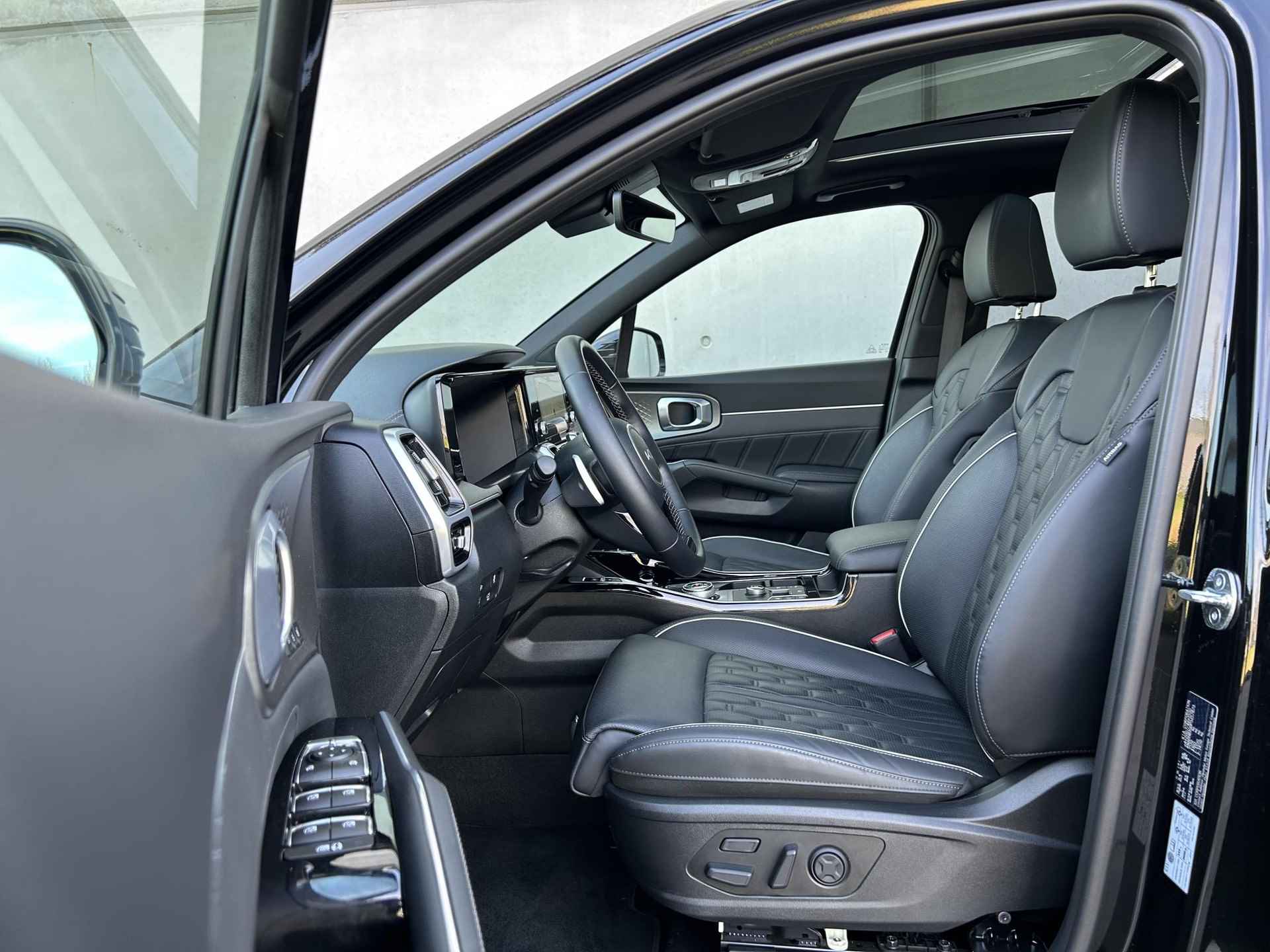 Kia Sorento 1.6 T-GDI Hybrid ExecutiveLine Automaat | Panoramadak | 360 Camera | BOSE | 19” Velgen | Navi | Stoelverkoeling | Navi | Key-Less | Apple CarPlay/Android Auto | Clima | PDC | Cruise | LED | - 6/33