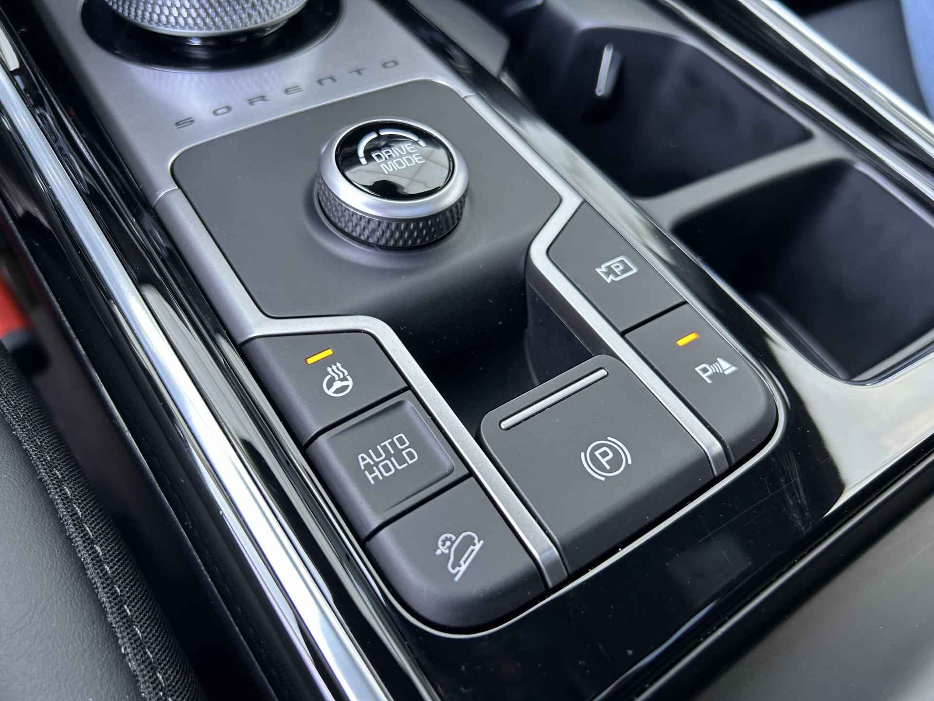 Kia Sorento 1.6 T-GDI Hybrid ExecutiveLine Automaat | Panoramadak | 360 Camera | BOSE | 19” Velgen | Navi | Stoelverkoeling | Navi | Key-Less | Apple CarPlay/Android Auto | Clima | PDC | Cruise | LED | - 17/33