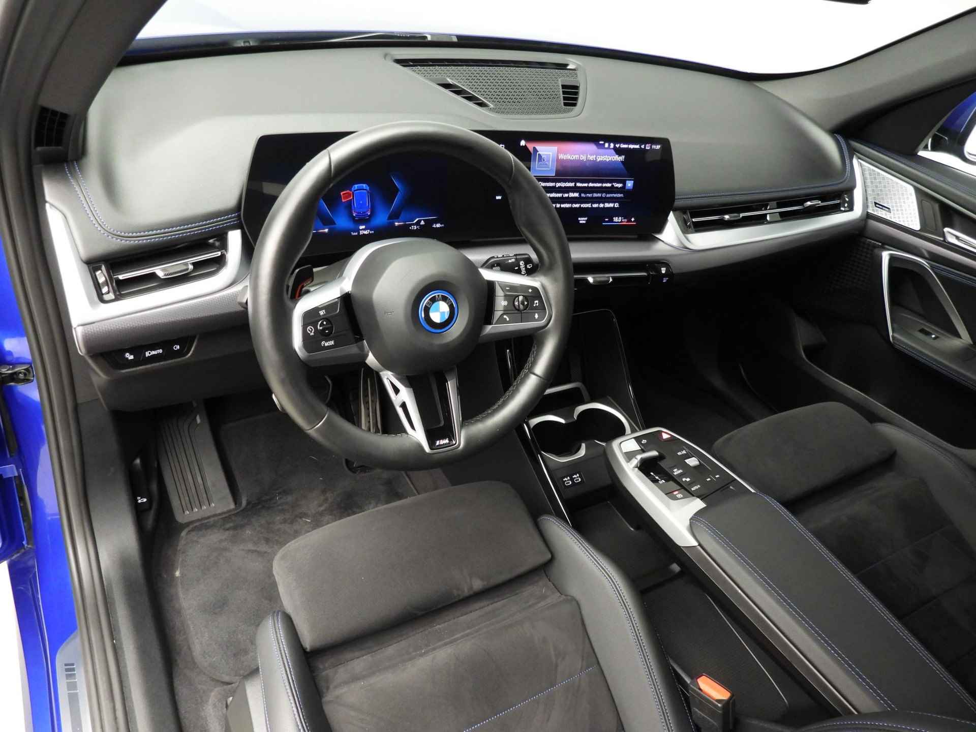 BMW iX1 xDrive30 | M-Sportpakket | LED | Navigatie | Stoelverwarming | Sportstoelen | Keyles go | DAB | Harman-kardon sound | Alu 19 inch - 7/50