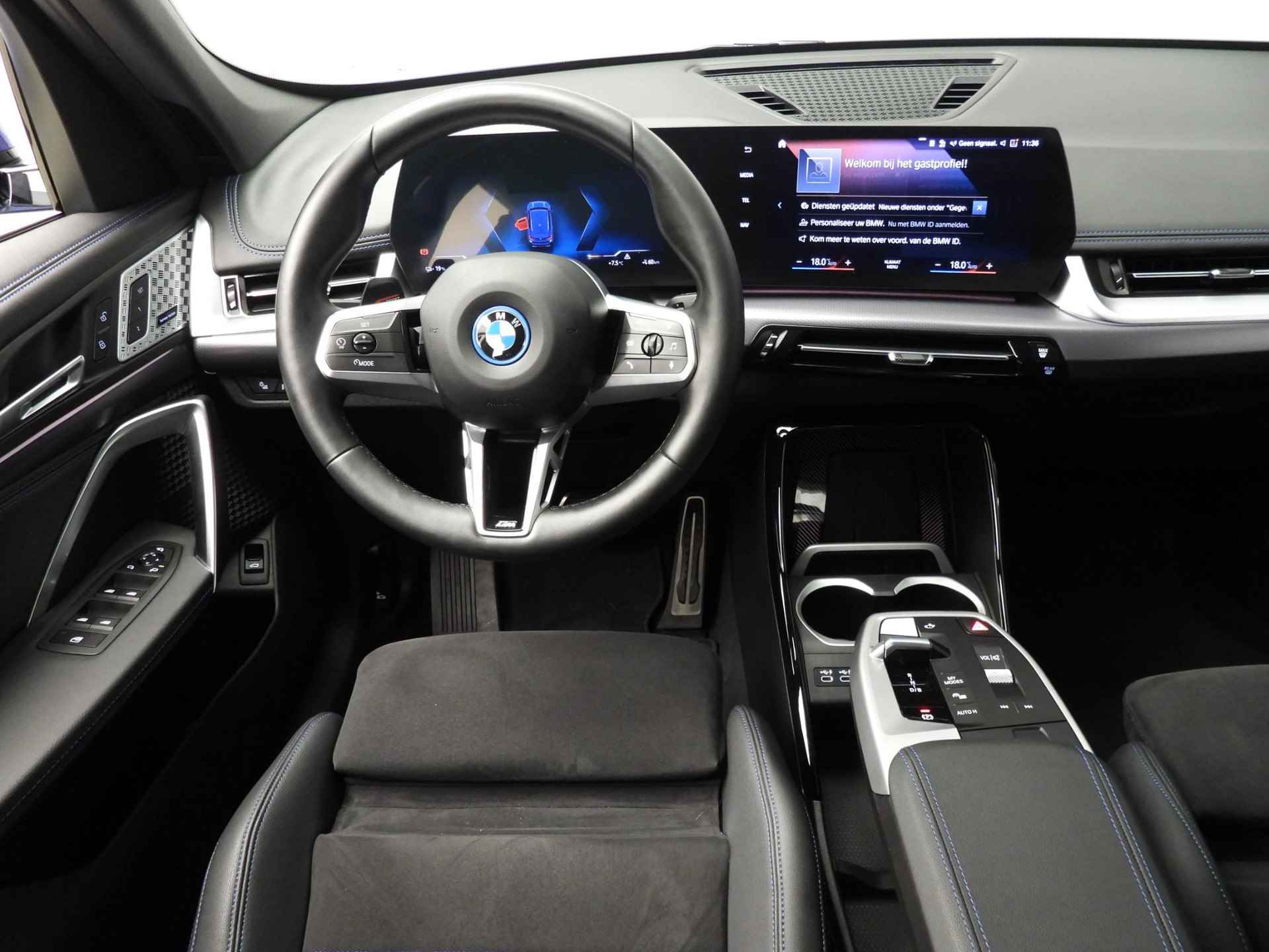 BMW iX1 xDrive30 | M-Sportpakket | LED | Navigatie | Stoelverwarming | Sportstoelen | Keyles go | DAB | Harman-kardon sound | Alu 19 inch - 11/50