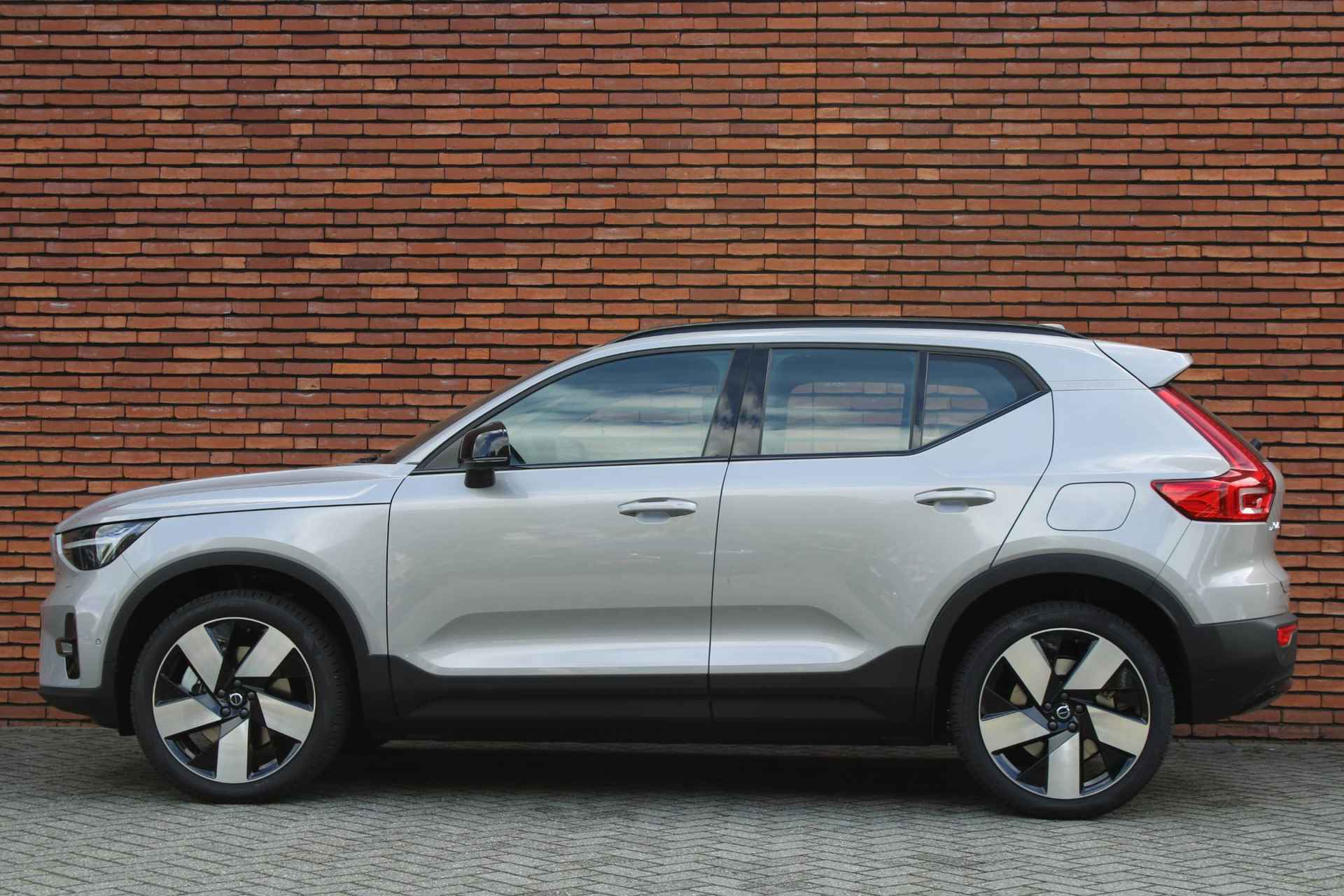 Volvo XC40 Single Motor Extended Range Ultimate 82 kWh Direct leverbaar, 20 inch lichtmetalen velgen, harman Kardon geluidssysteem, panoramisch Schuifdak, elektrisch verstelbare voorstoelen. - 7/20